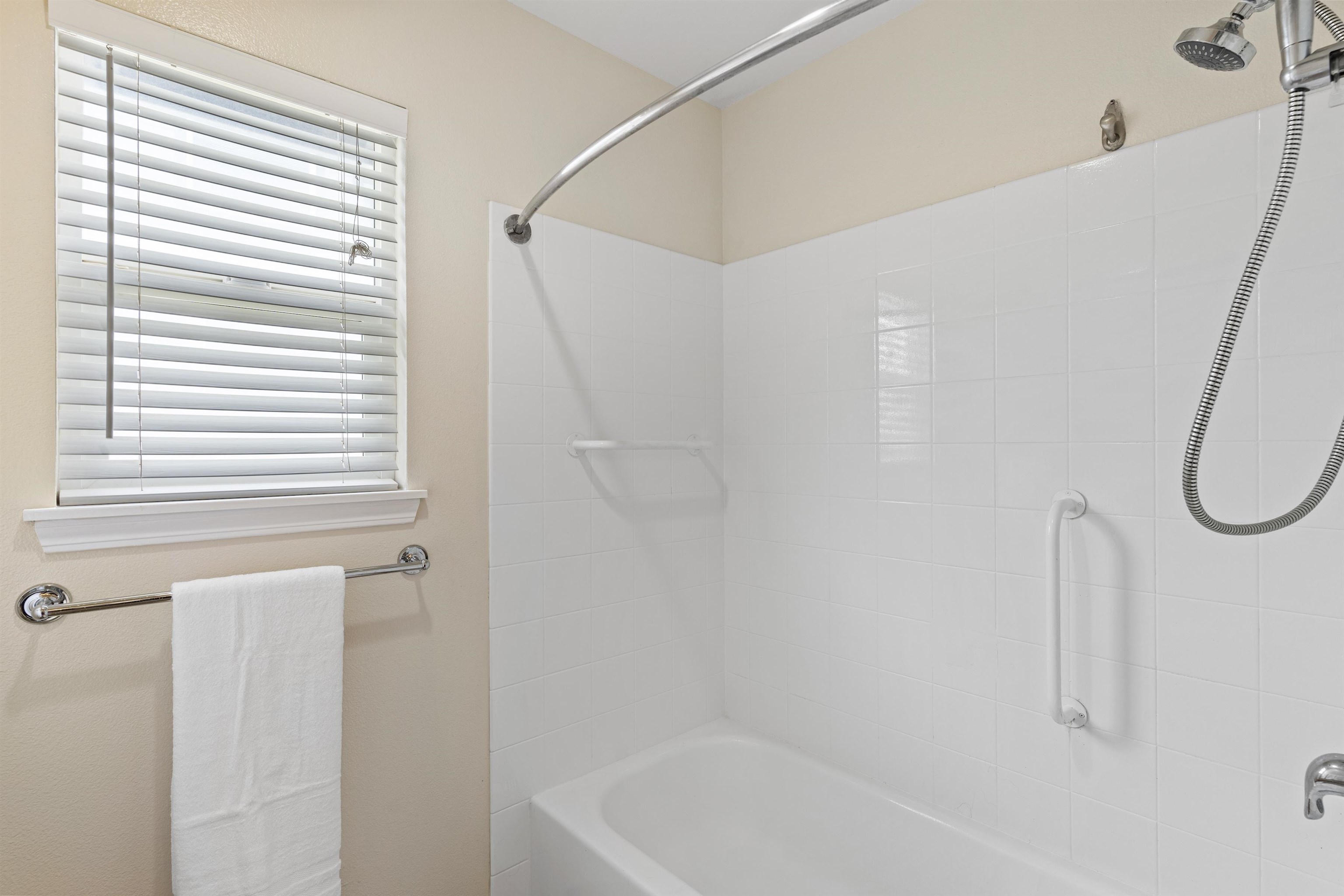 1  Makahakaha Loop , Wailuku home - photo 24 of 37