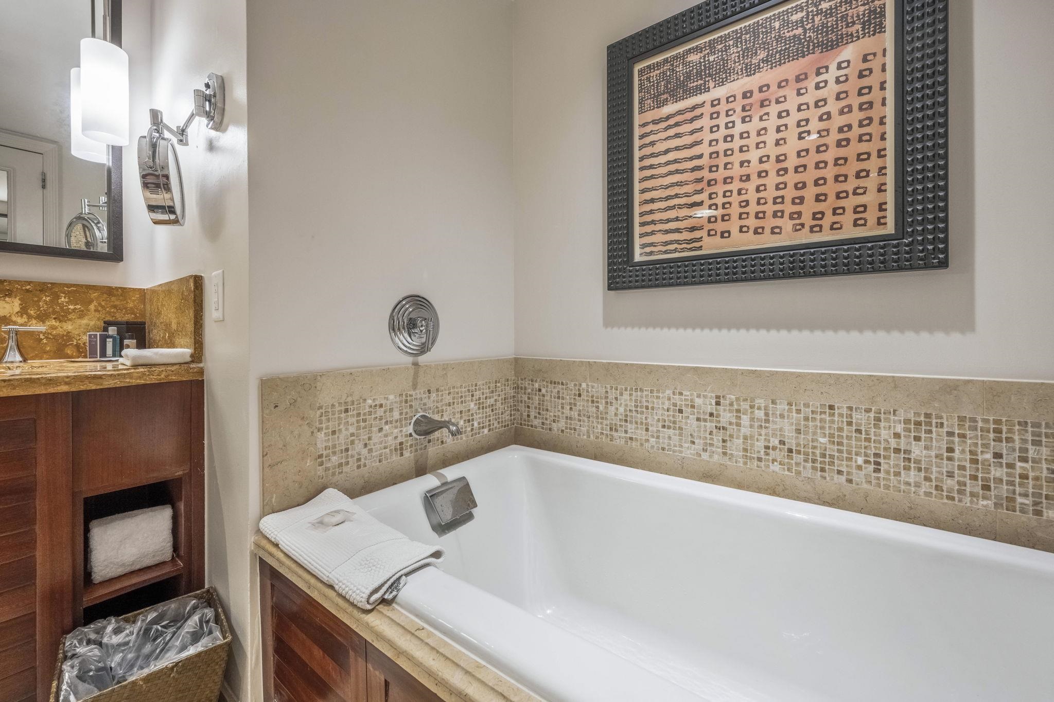 The Ritz Carlton Residences condo # 1614-1616, Lahaina, Hawaii - photo 17 of 40