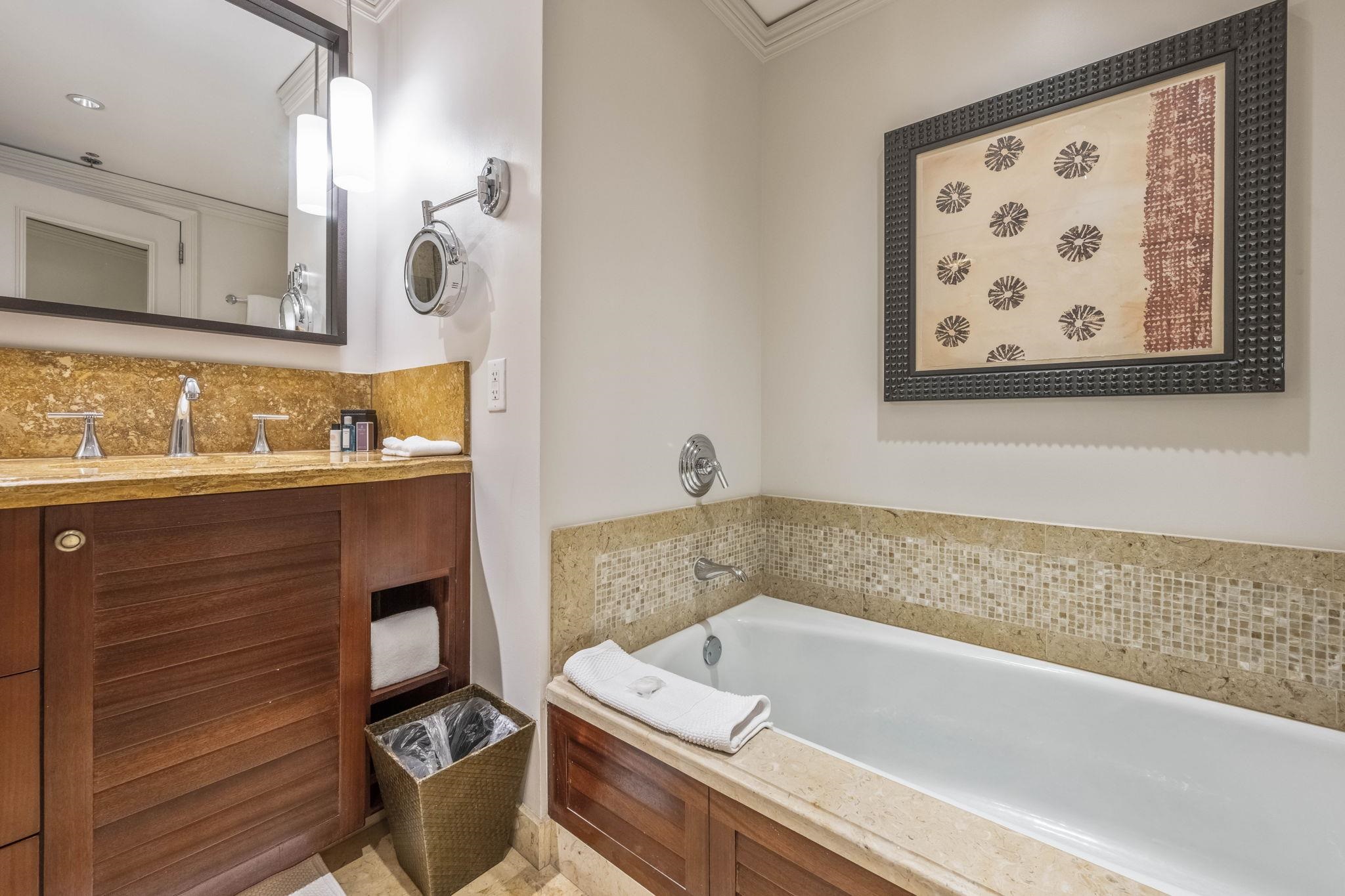 The Ritz Carlton Residences condo # 1614-1616, Lahaina, Hawaii - photo 20 of 40