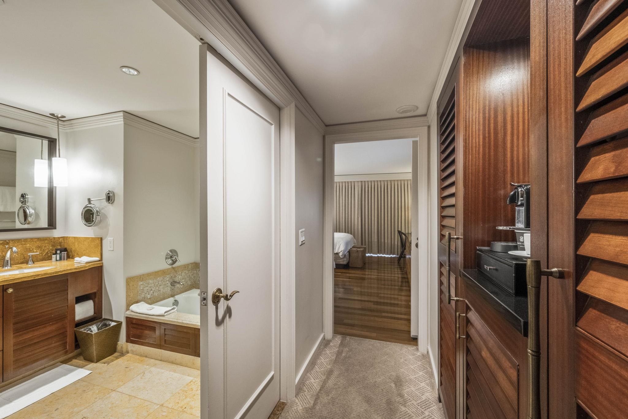 The Ritz Carlton Residences condo # 1614-1616, Lahaina, Hawaii - photo 21 of 40