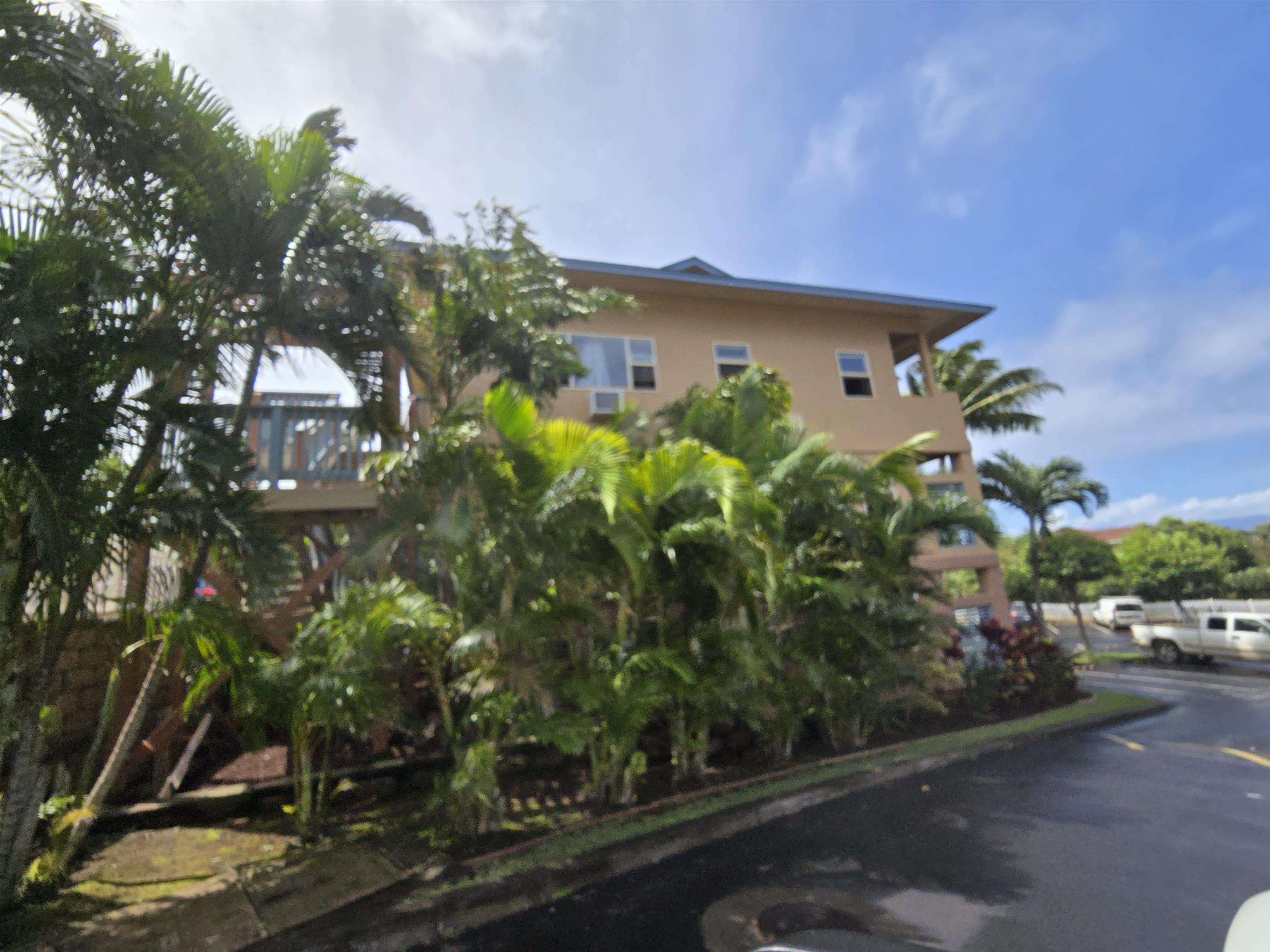 Villas at Kahana Ridge condo # 211, Lahaina, Hawaii - photo 4 of 28