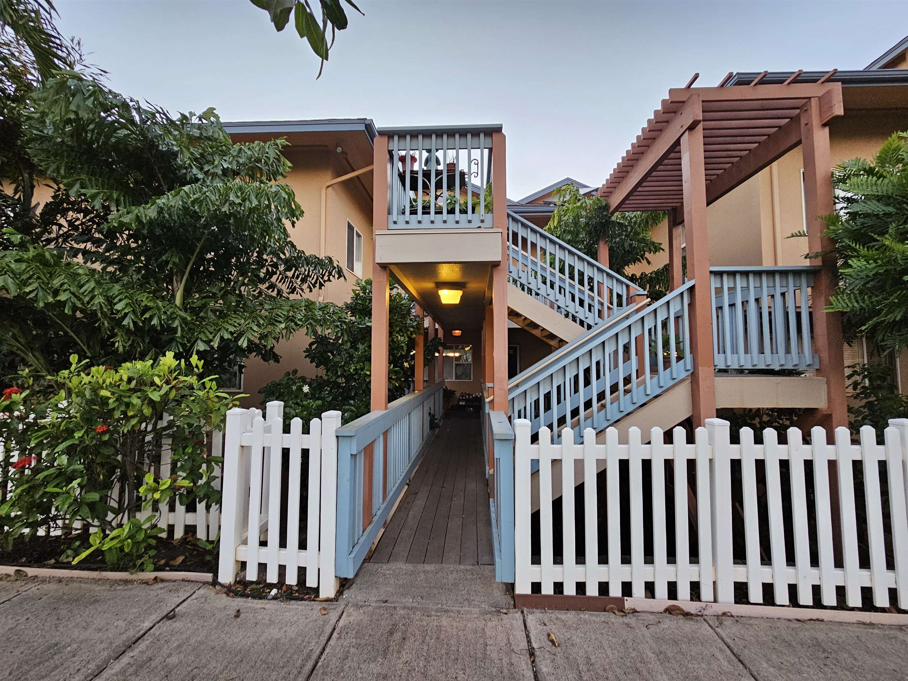 Villas at Kahana Ridge condo # 223, Lahaina, Hawaii - photo 2 of 5