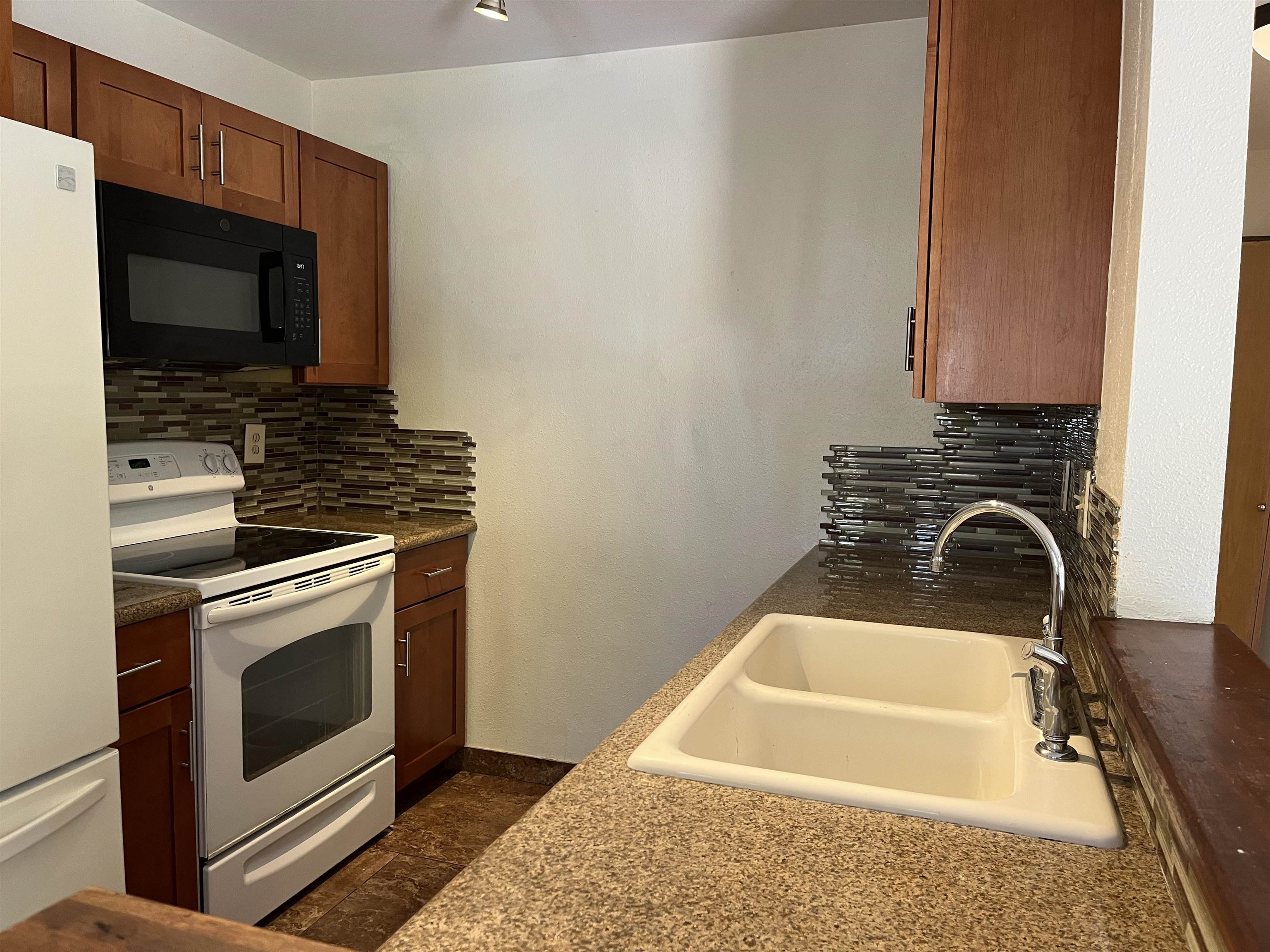 Iao Parkside II condo # 21-205, Wailuku, Hawaii - photo 4 of 17