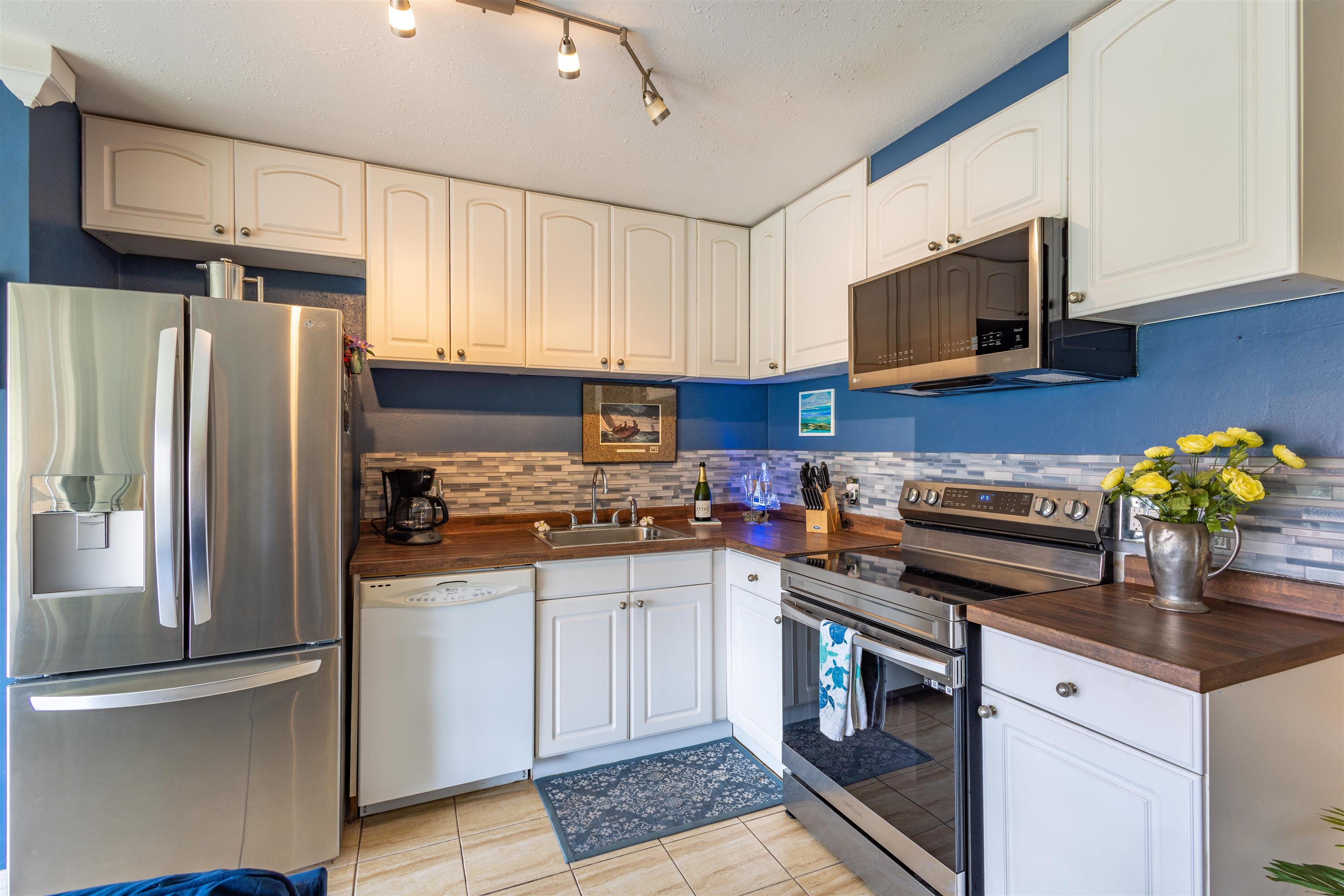 Waipuilani condo # 304, Kihei, Hawaii - photo 9 of 36