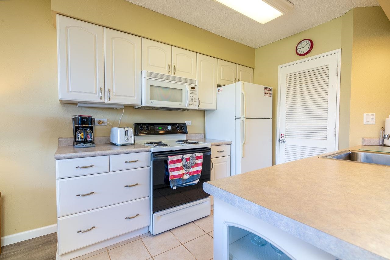 Maui Sunset condo # B303, Kihei, Hawaii - photo 9 of 25