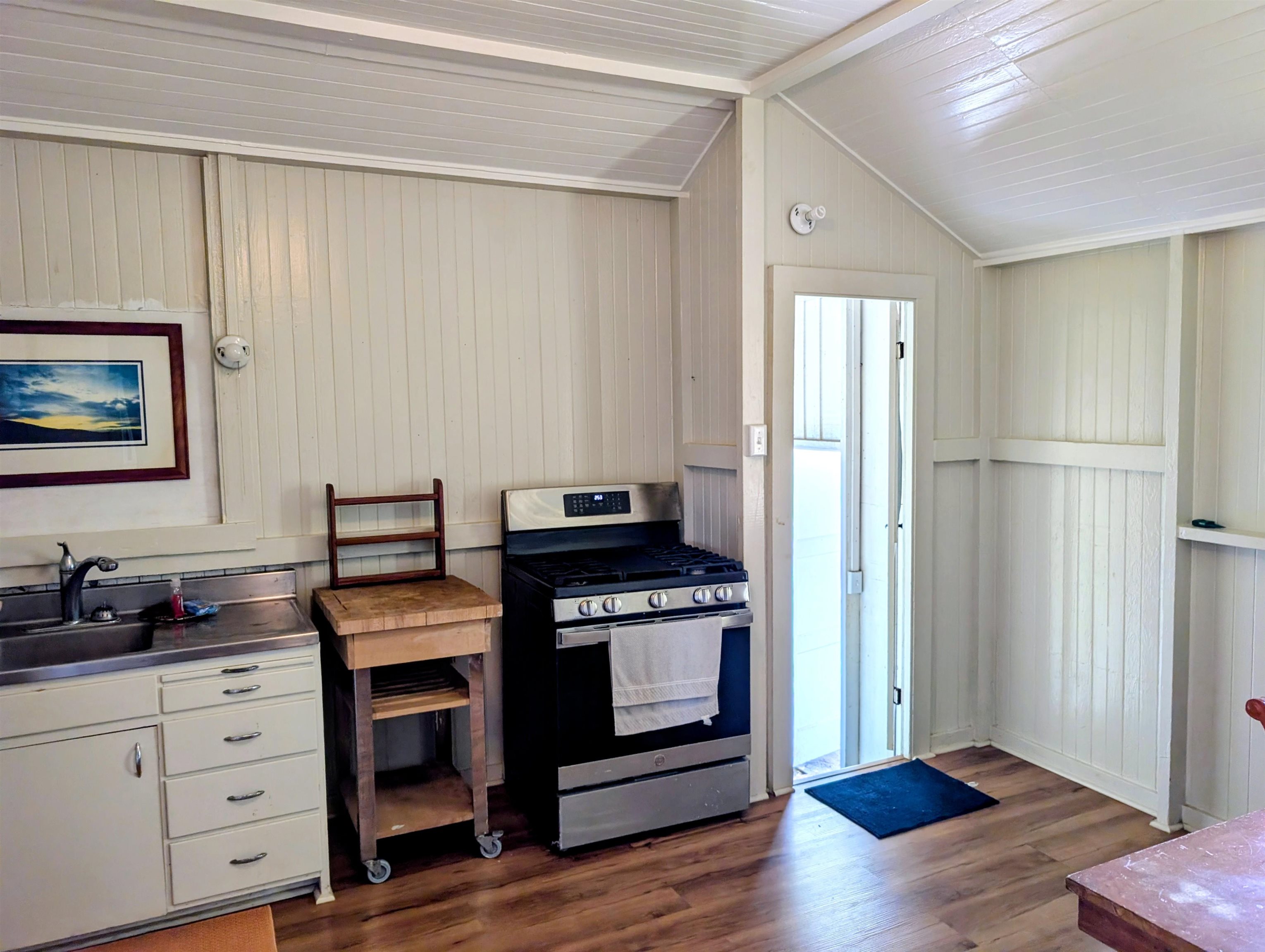 1046  Houston St , Lanai home - photo 4 of 9