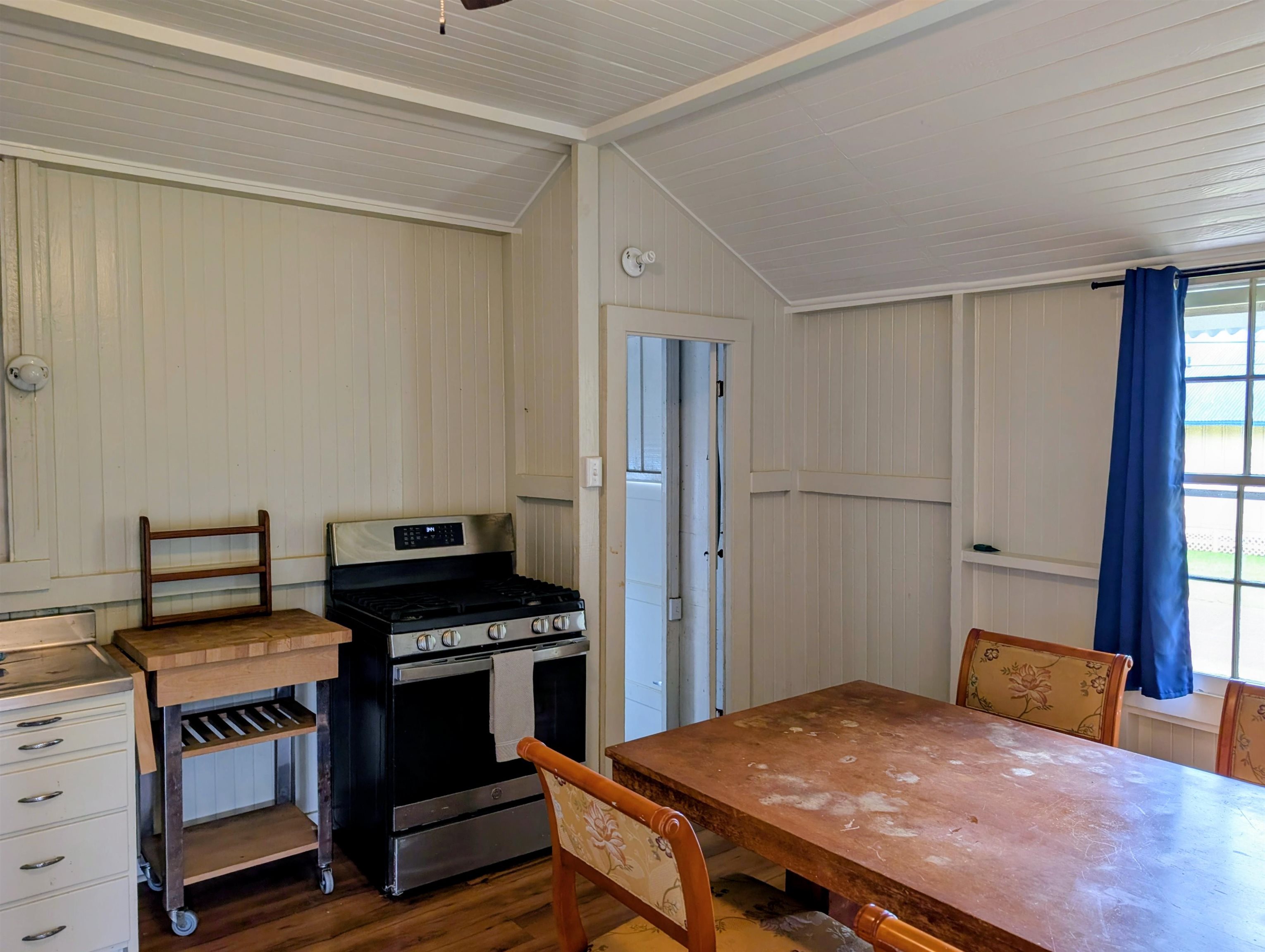 1046  Houston St , Lanai home - photo 5 of 9