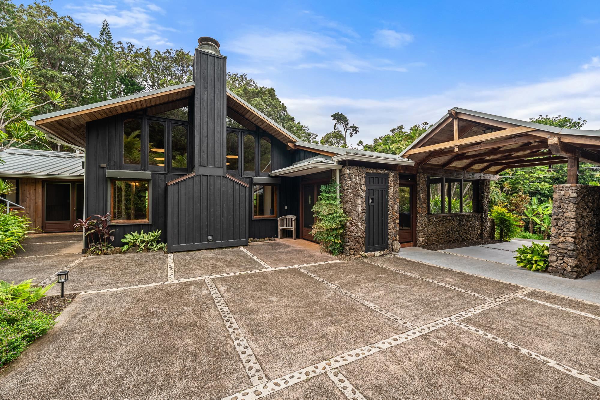 1055  Kaupakalua Rd , Haiku home - photo 3 of 46