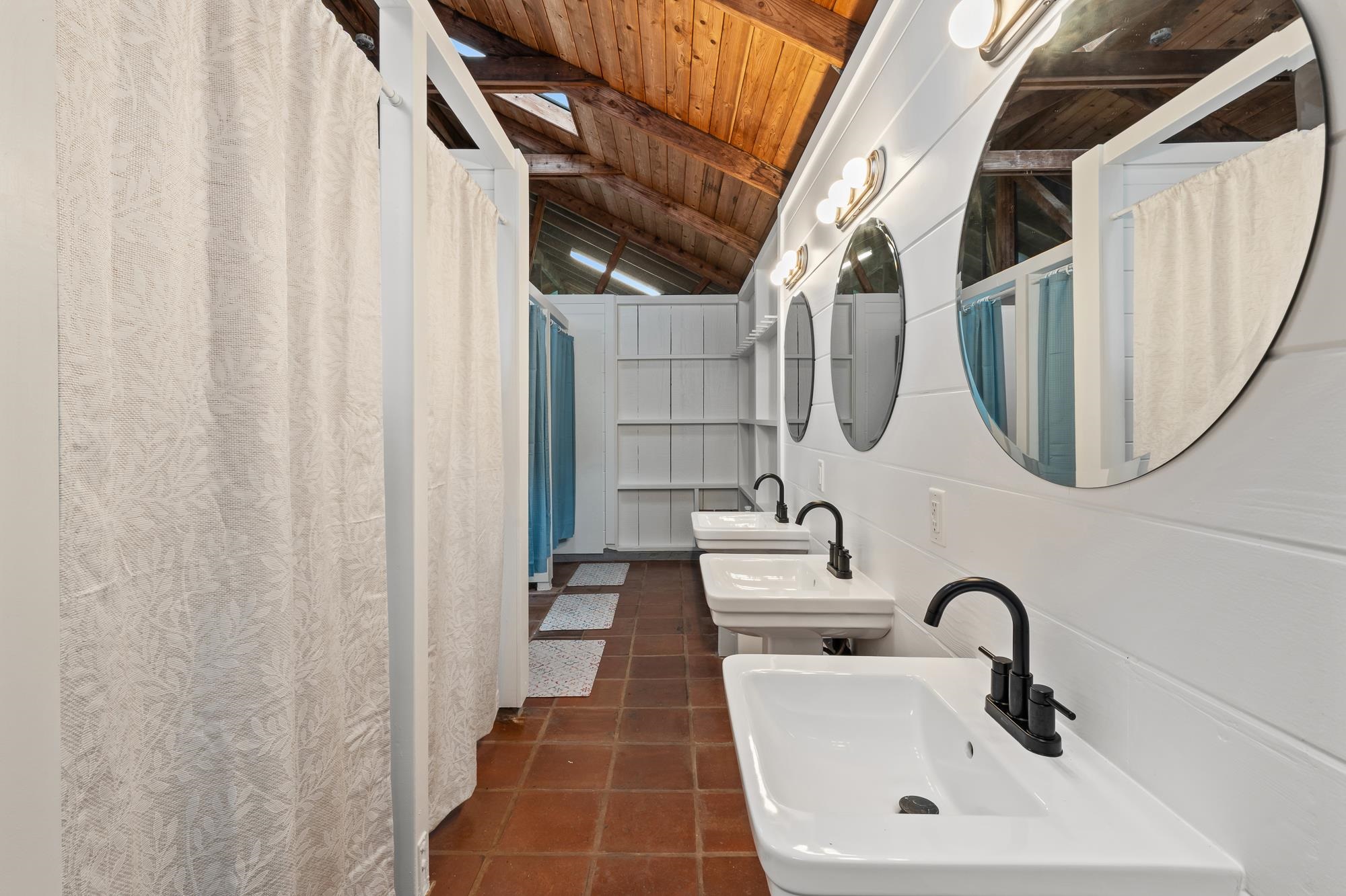 1055  Kaupakalua Rd , Haiku home - photo 37 of 46