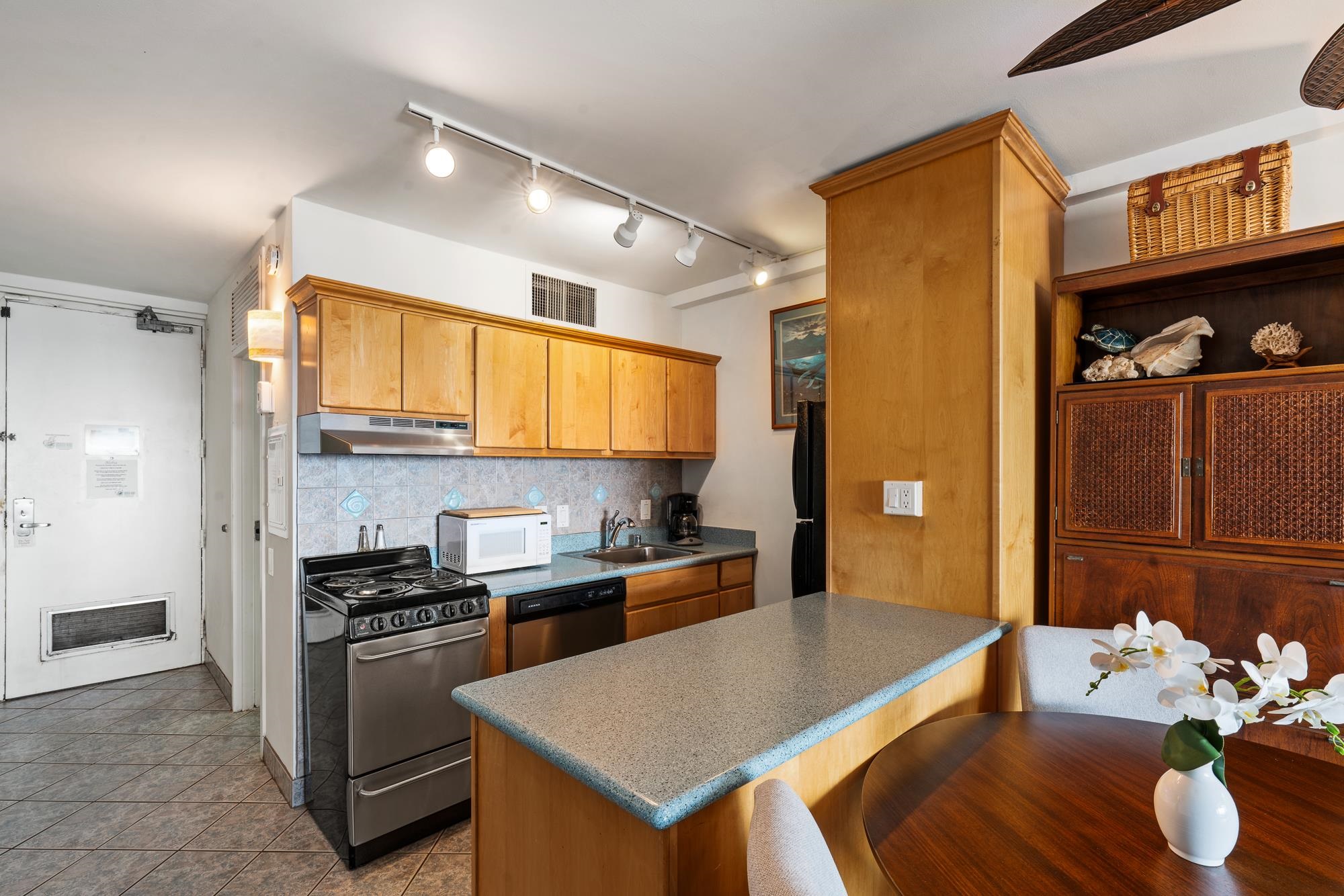 Maui Kai condo # 703, Lahaina, Hawaii - photo 13 of 33