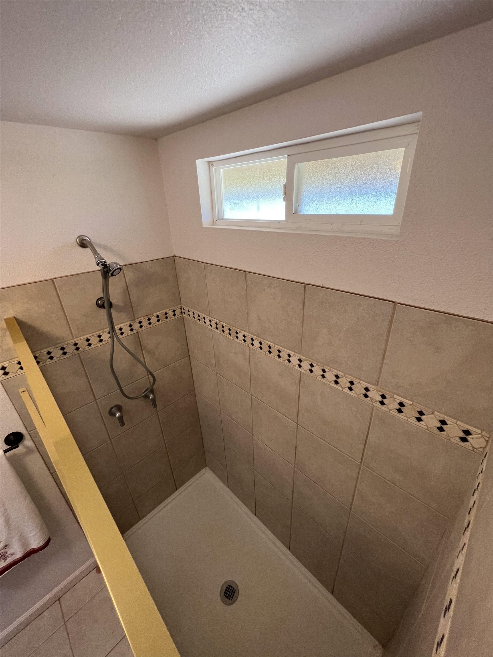 1060  Mamalu La'i Pl , Molokai home - photo 18 of 27