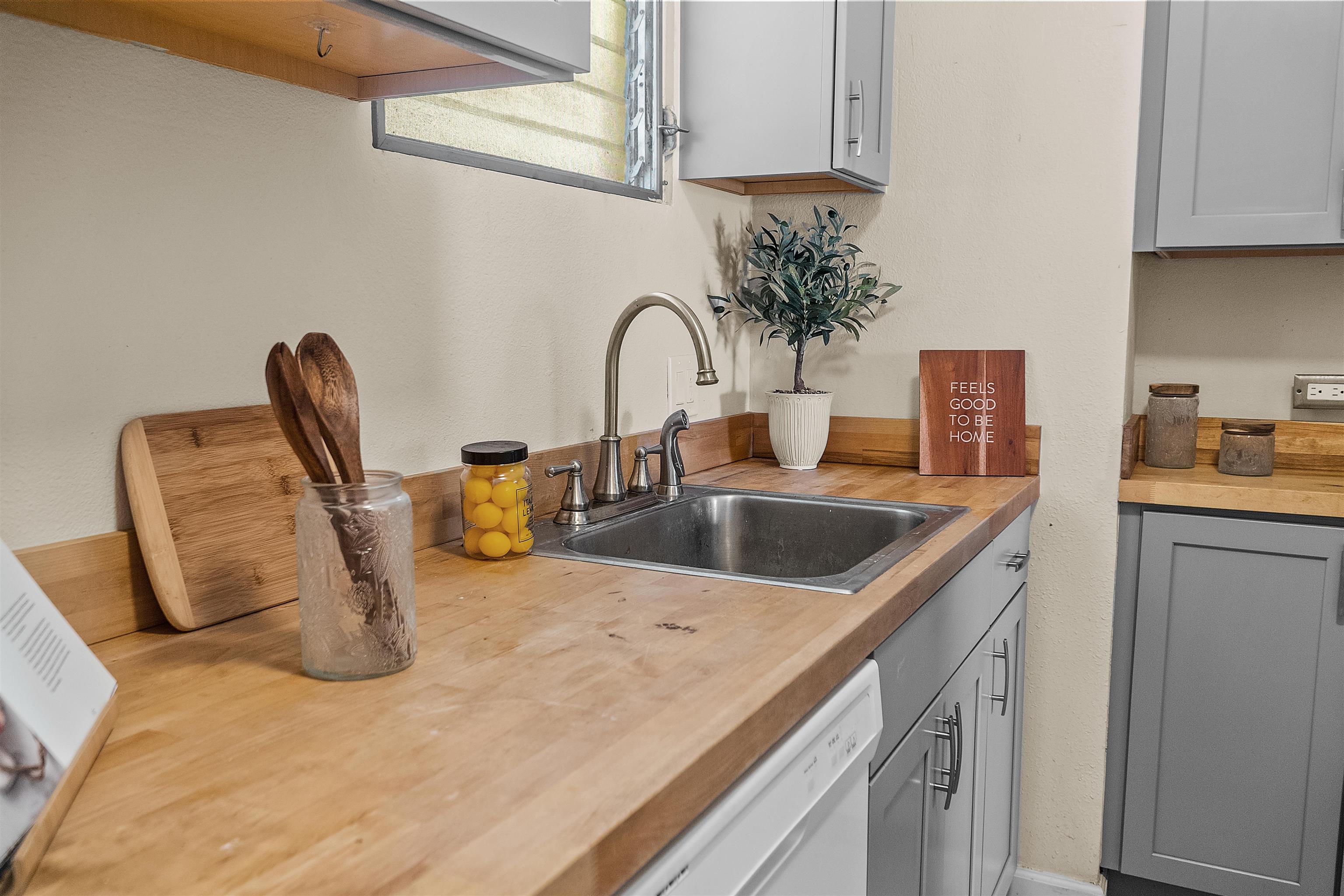 Puuone Towers and Plaza condo # 203, Wailuku, Hawaii - photo 16 of 22