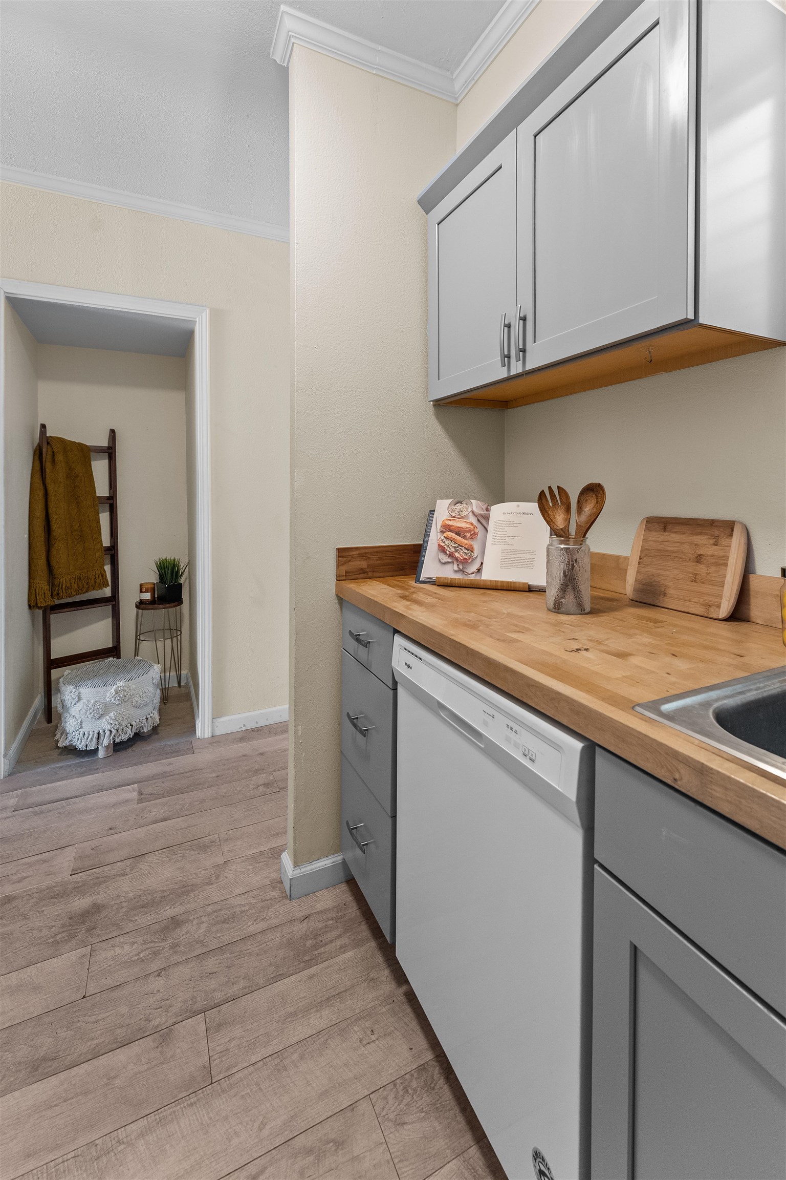 Puuone Towers and Plaza condo # 203, Wailuku, Hawaii - photo 5 of 22