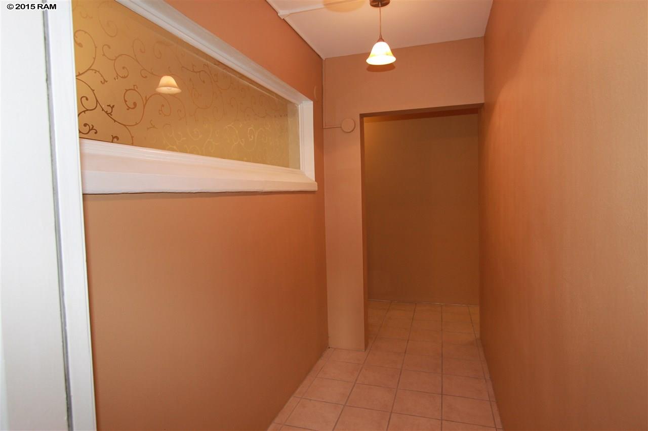 Puuone Towers and Plaza condo # 218, Wailuku, Hawaii - photo 4 of 10