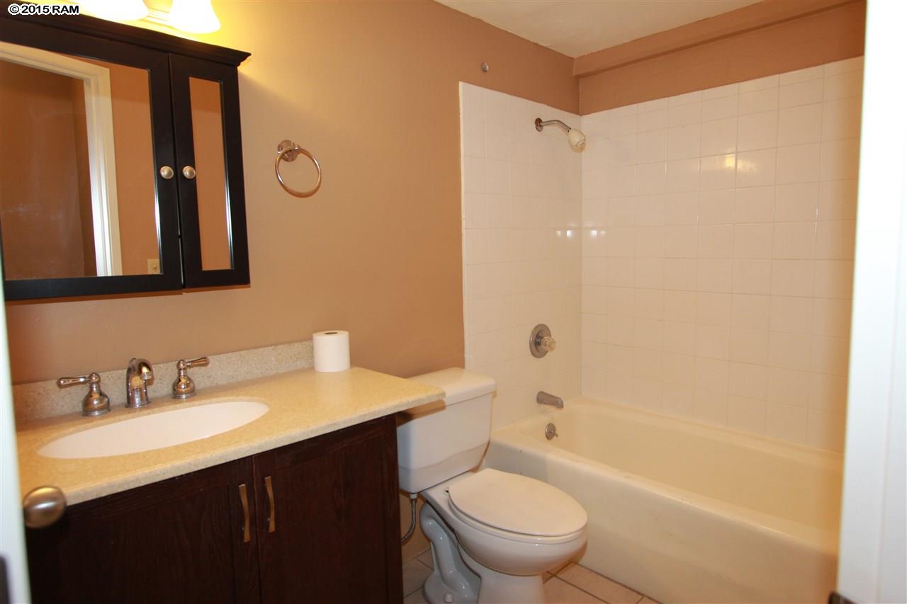 Puuone Towers and Plaza condo # 218, Wailuku, Hawaii - photo 6 of 10