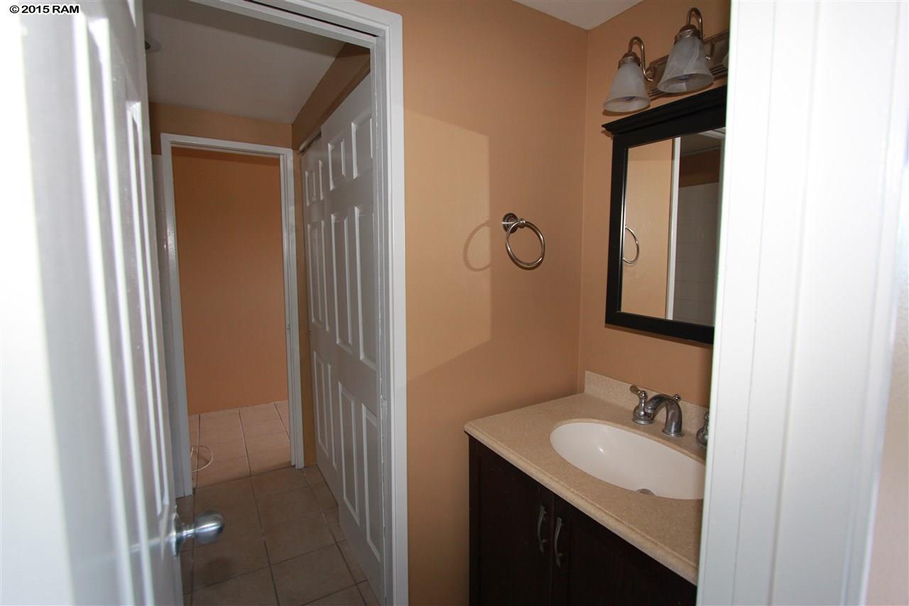 Puuone Towers and Plaza condo # 218, Wailuku, Hawaii - photo 9 of 10