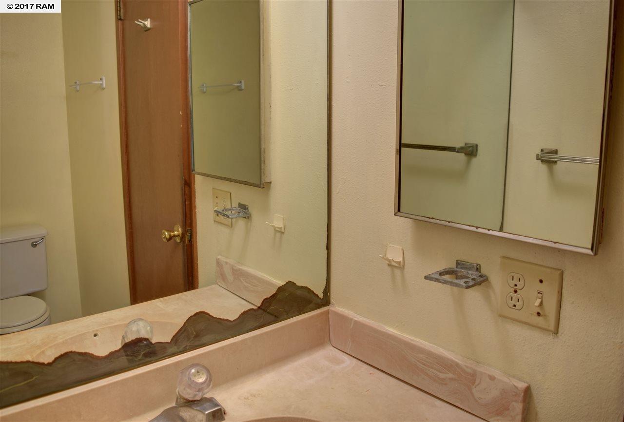 Puuone Towers and Plaza condo # 606, Wailuku, Hawaii - photo 8 of 10