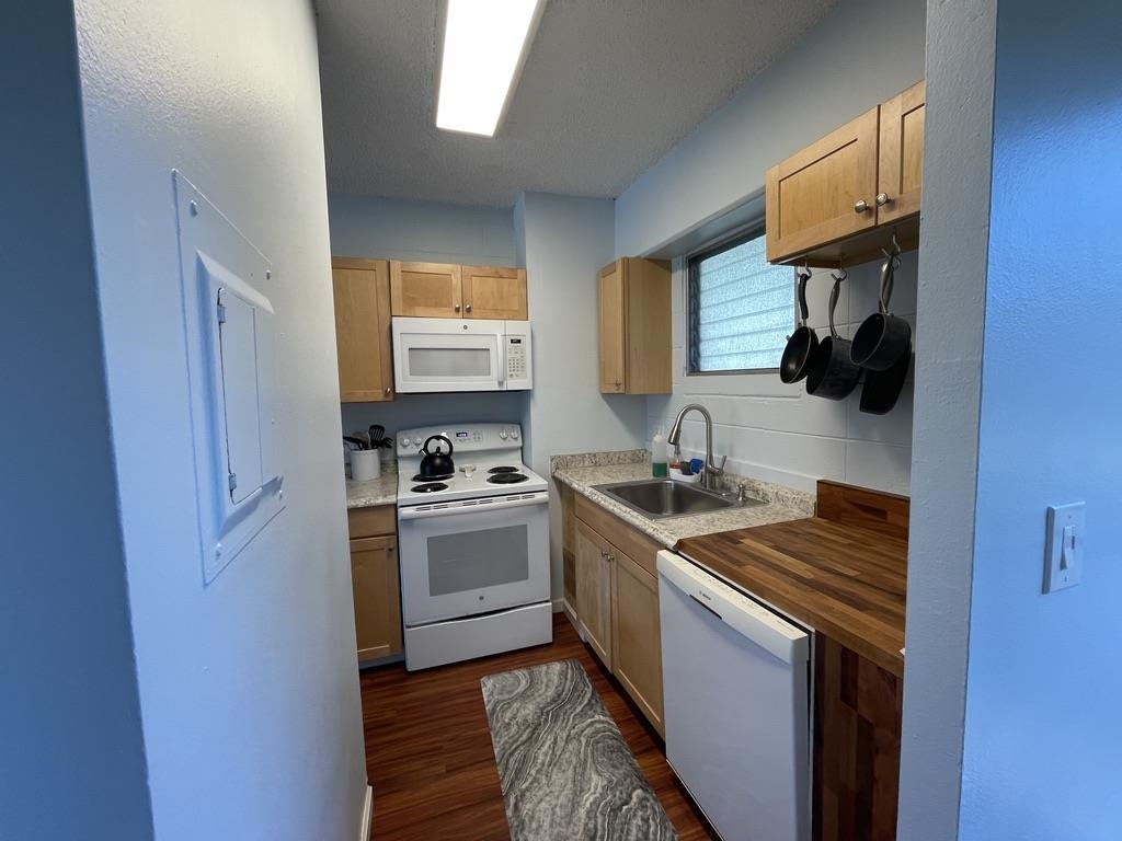 Puuone Towers and Plaza condo # 616, Wailuku, Hawaii - photo 8 of 25