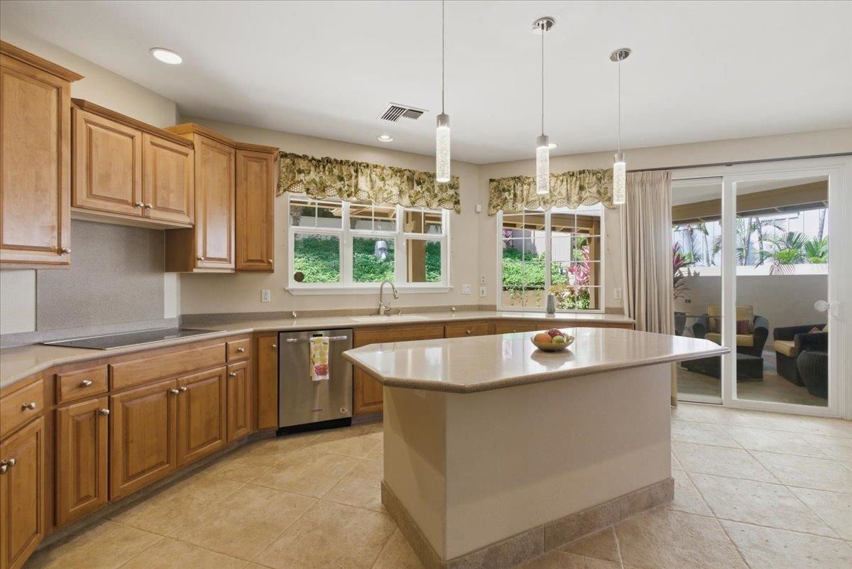 108  Ahekolo St Kilohana Ridge, Kihei home - photo 10 of 40