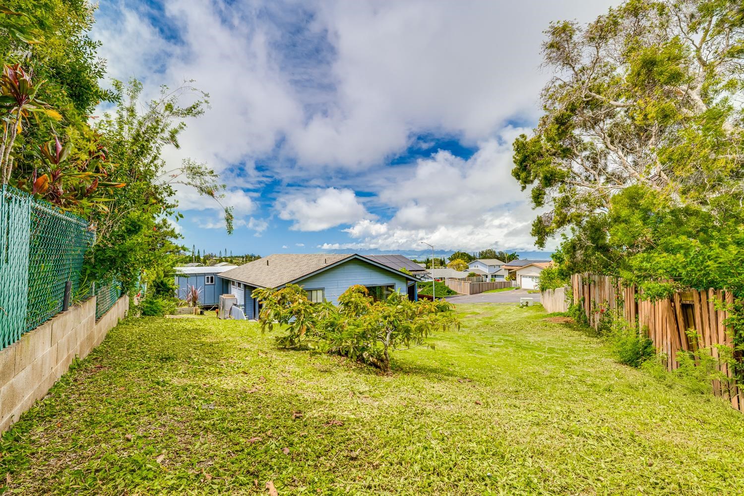 1088  Mamalu Pl , Makawao/Olinda/Haliimaile home - photo 2 of 50