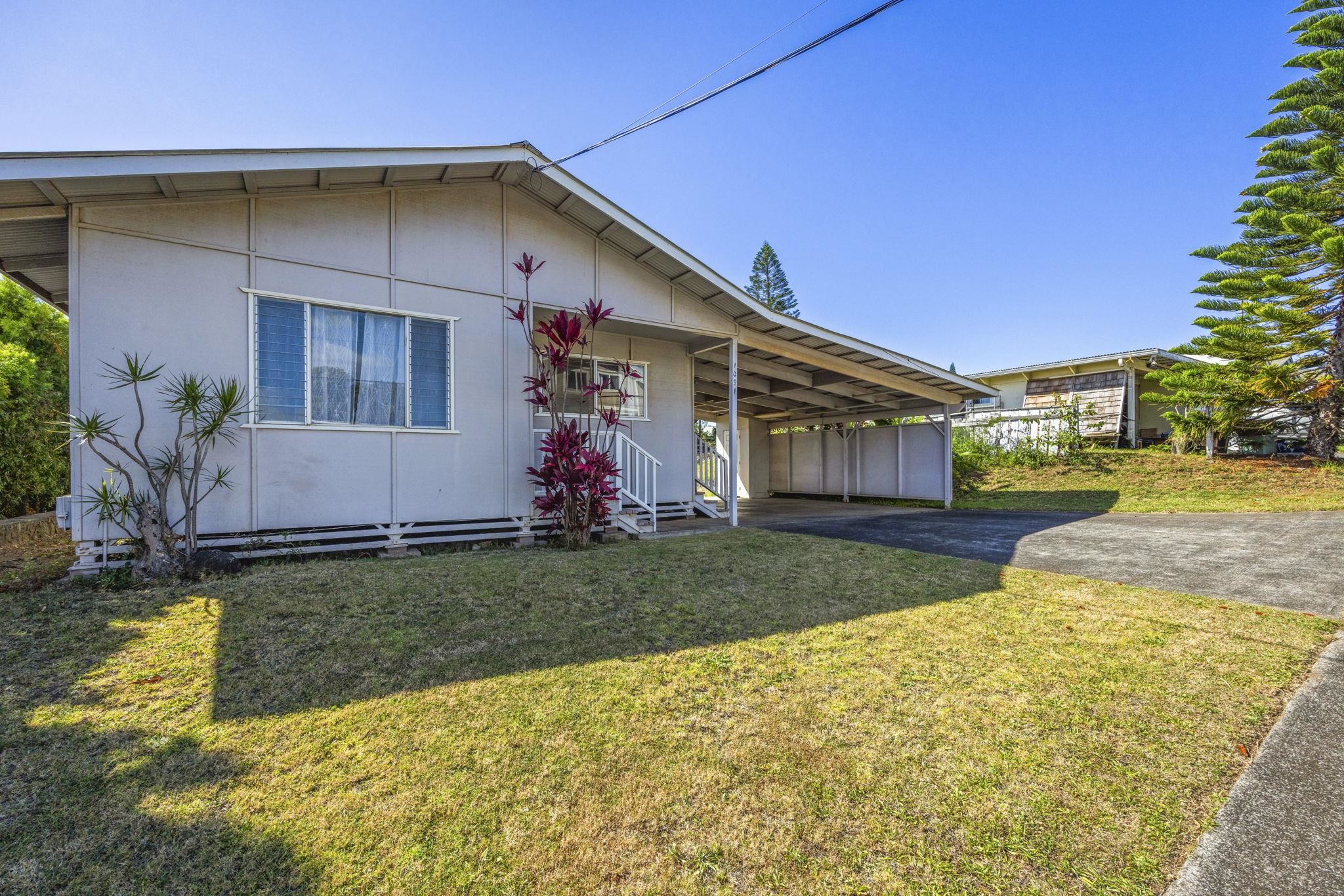 1091  Puana St Makawao Town, Makawao/Olinda/Haliimaile home - photo 2 of 49