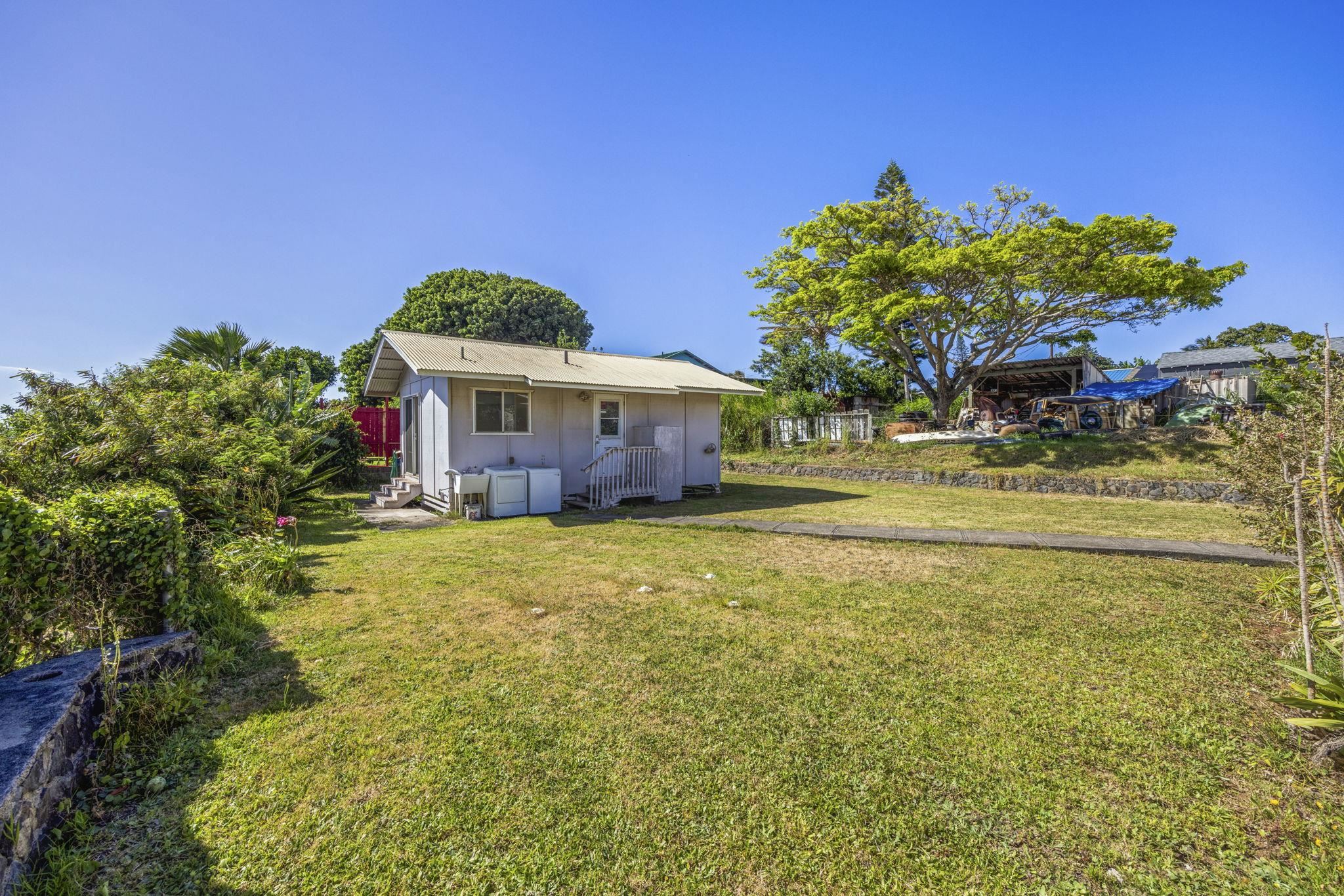1091  Puana St Makawao Town, Makawao/Olinda/Haliimaile home - photo 33 of 49