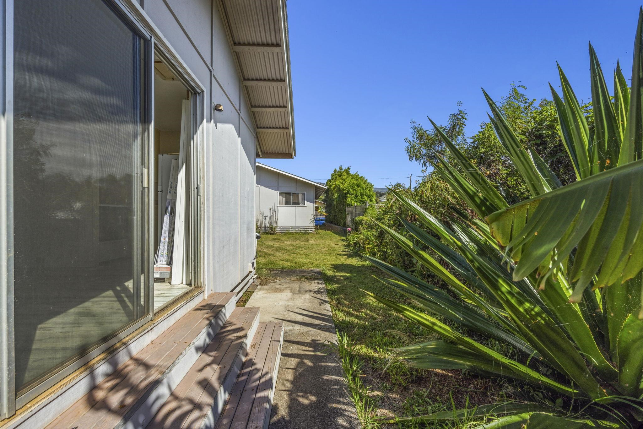 1091  Puana St Makawao Town, Makawao/Olinda/Haliimaile home - photo 36 of 49