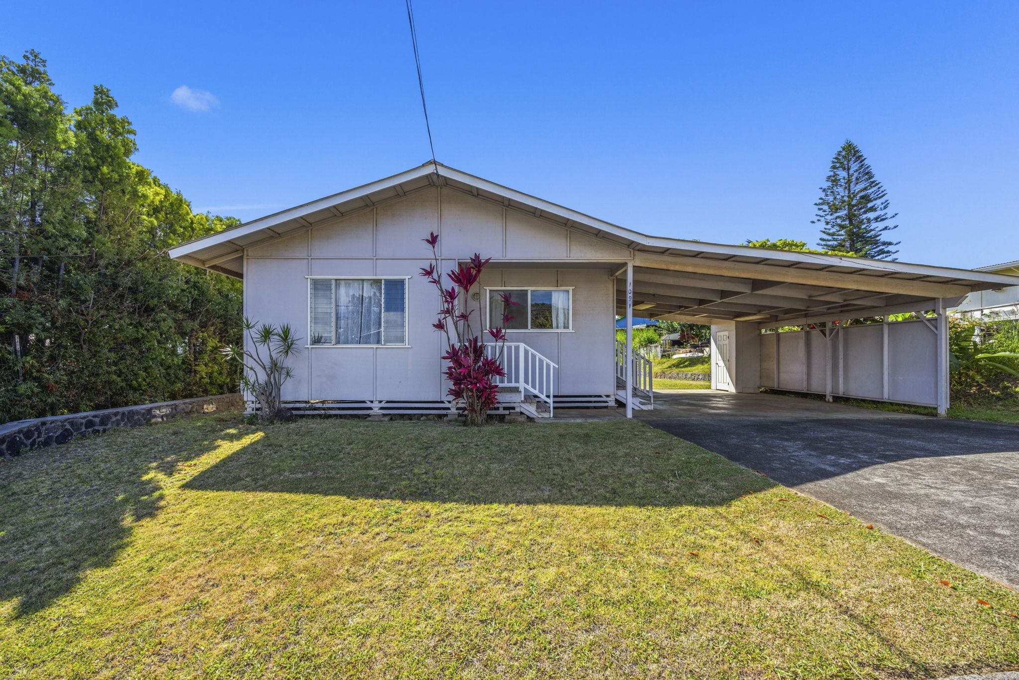1091  Puana St Makawao Town, Makawao/Olinda/Haliimaile home - photo 6 of 49