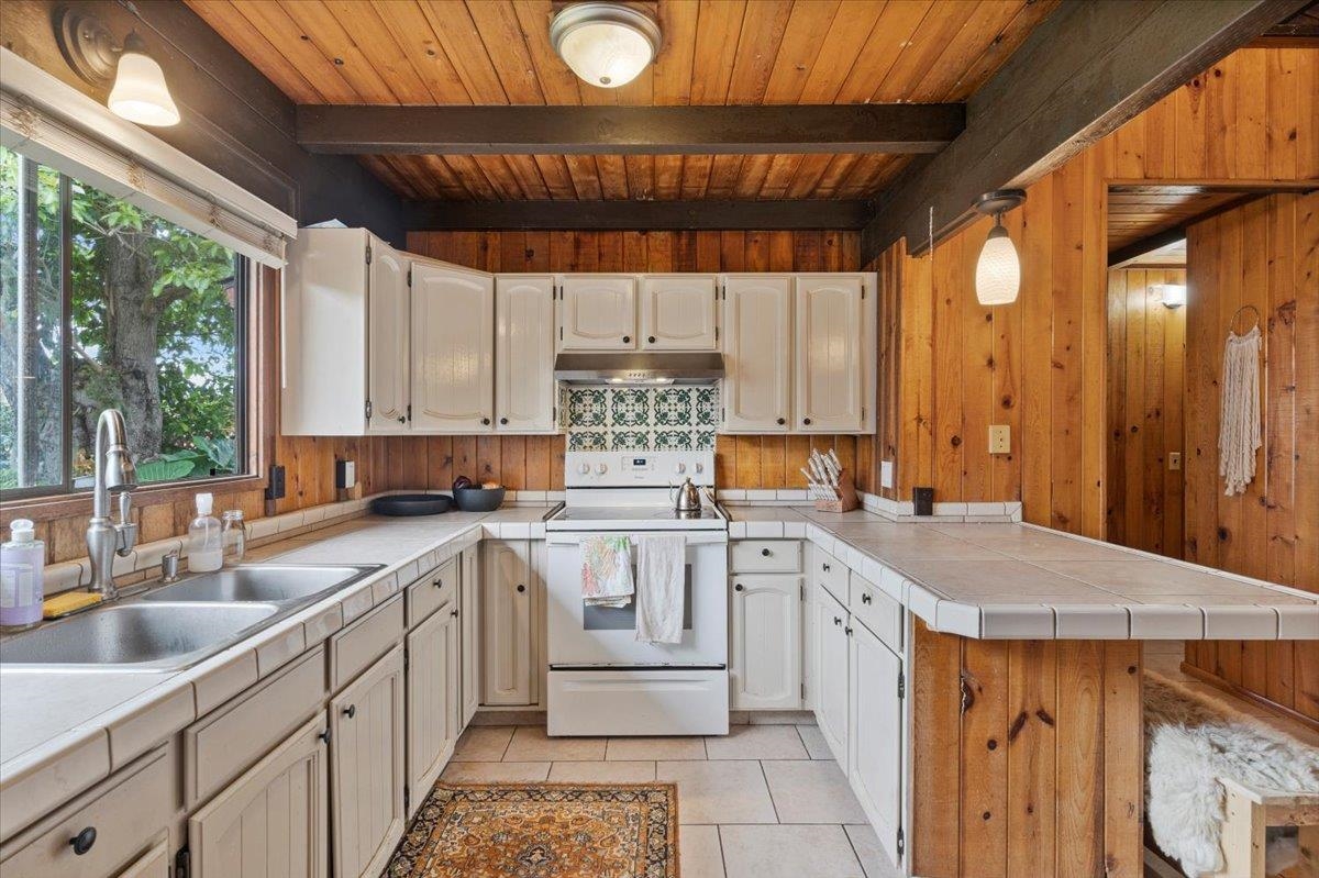 11  Keola Pl Makawao Ranch Acres, Makawao/Olinda/Haliimaile home - photo 10 of 45