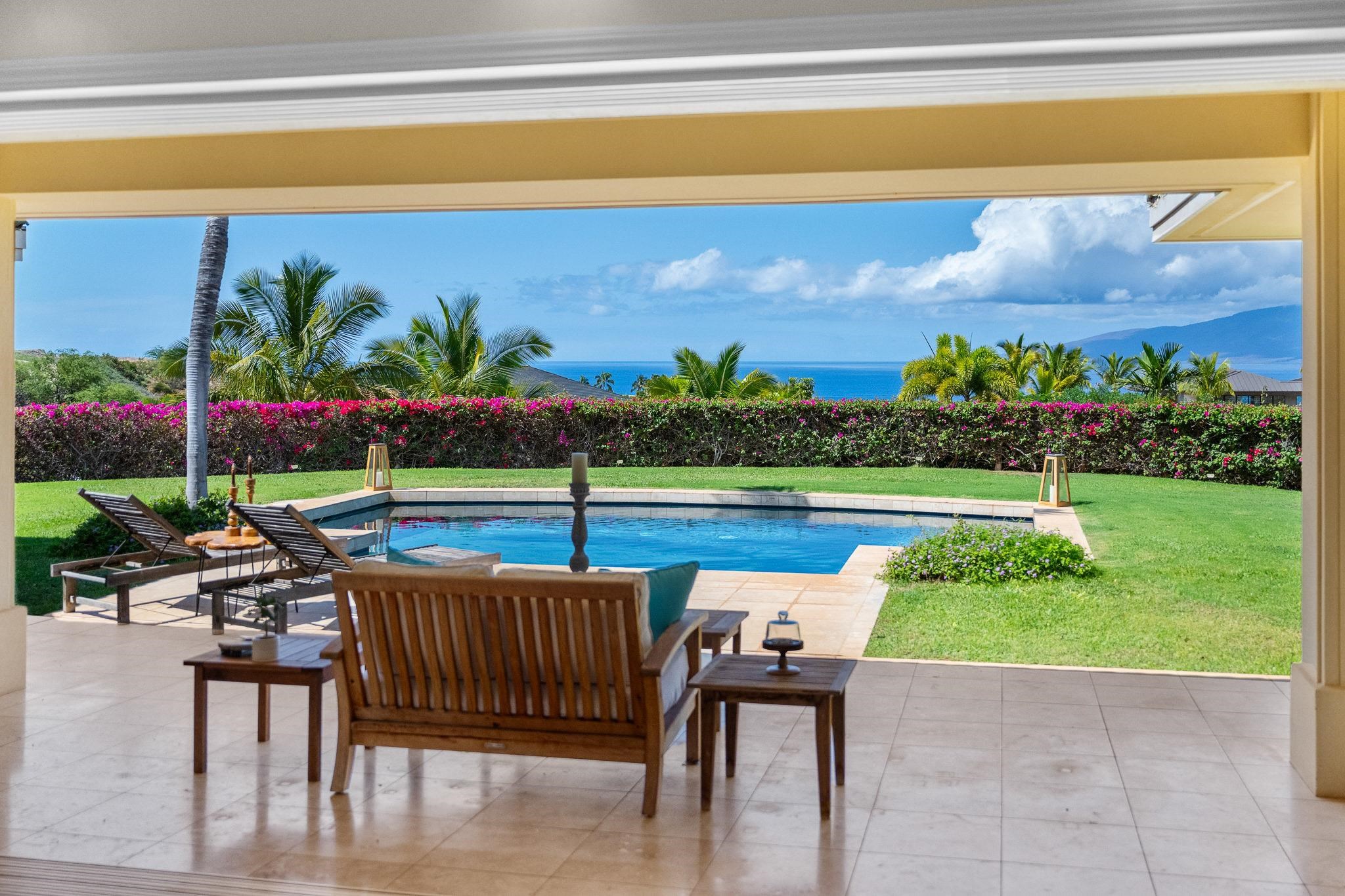 11  Pua Niu Way Launiupoko, Lahaina home - photo 2 of 40