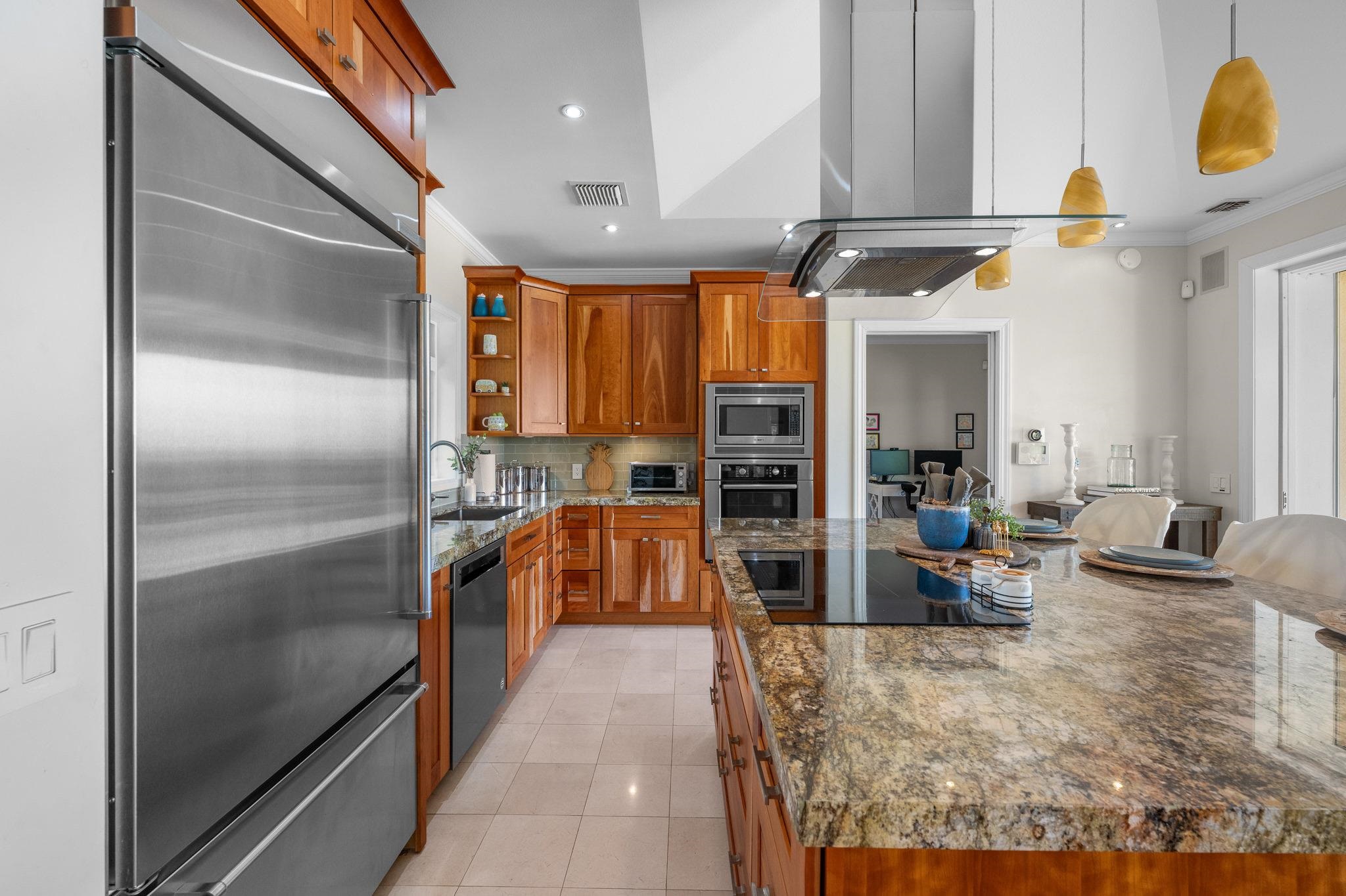 11  Pua Niu Way Launiupoko, Lahaina home - photo 8 of 40