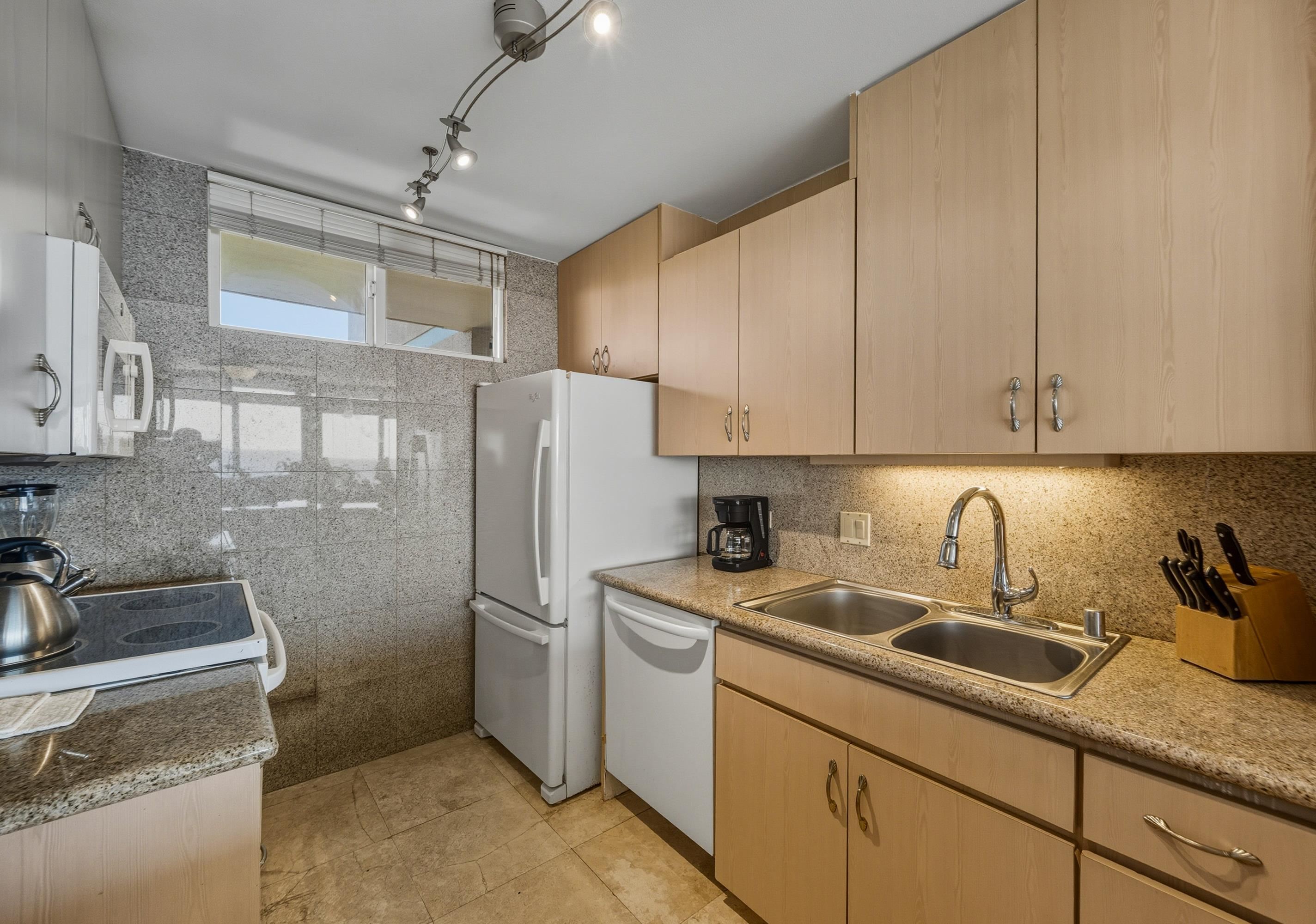 Mahana condo # 1017, Lahaina, Hawaii - photo 13 of 32