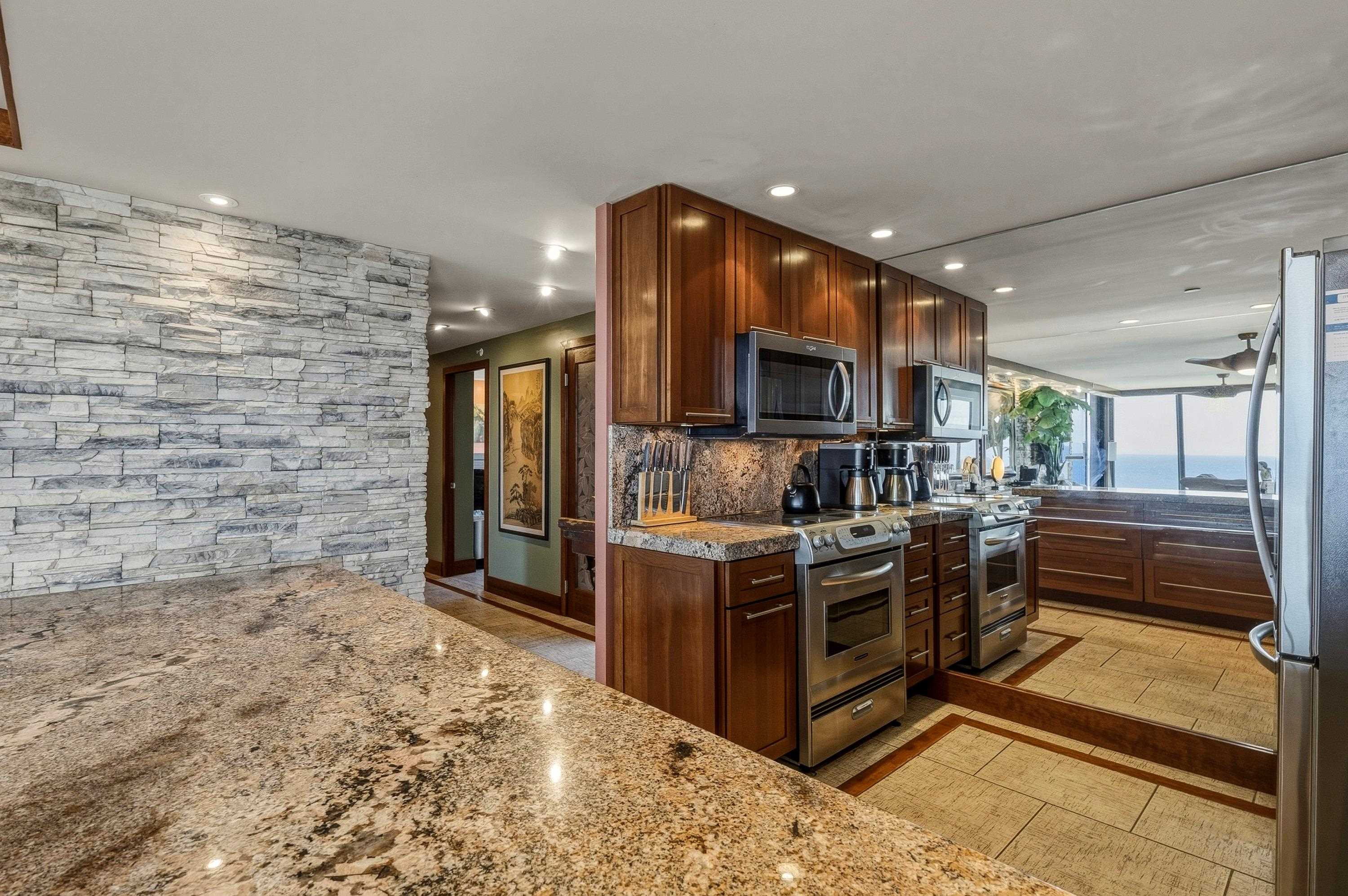 Mahana condo # 1019, Lahaina, Hawaii - photo 23 of 50