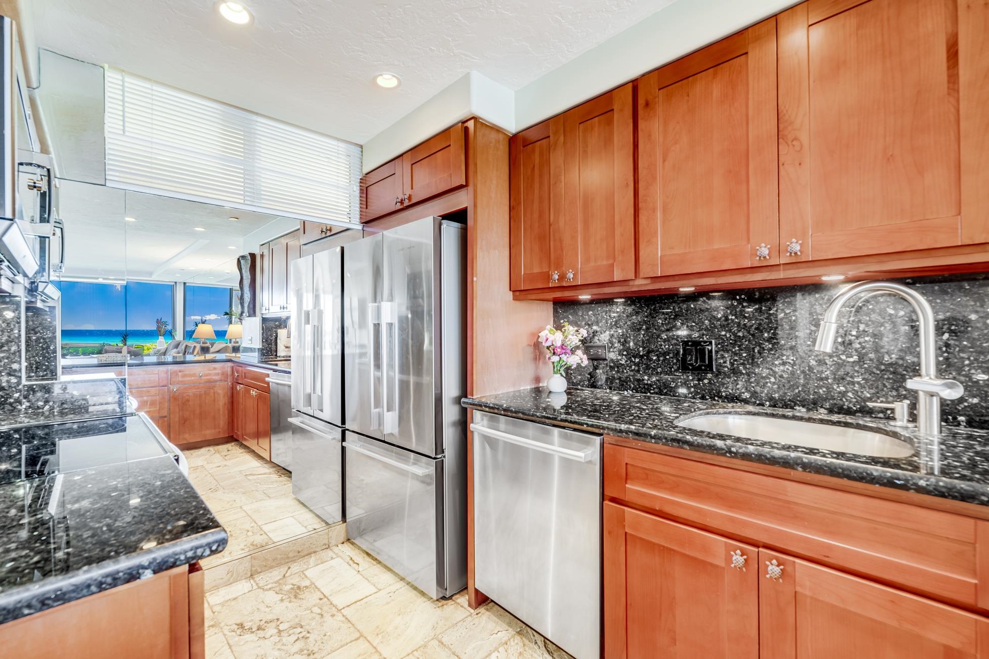 Mahana condo # 108, Lahaina, Hawaii - photo 8 of 35