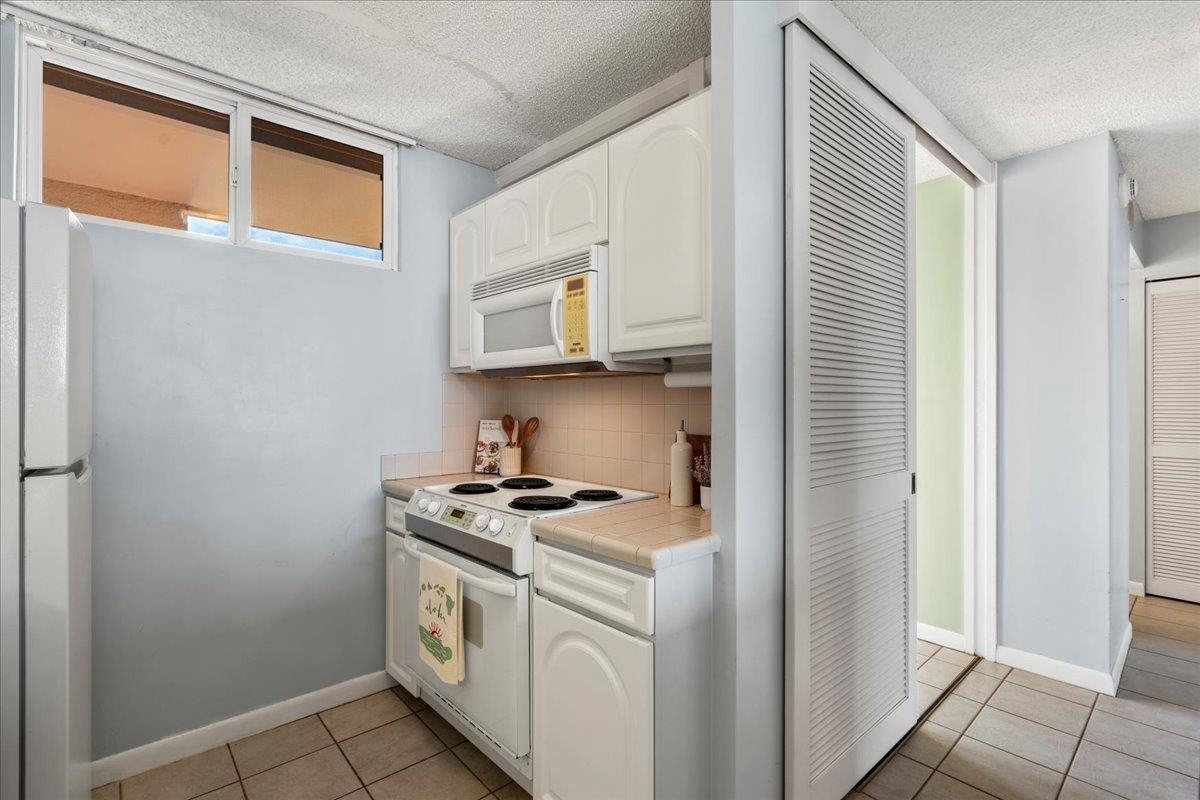 Mahana condo # 1207, Lahaina, Hawaii - photo 13 of 45