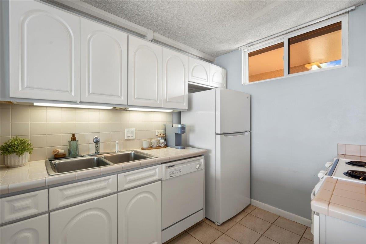 Mahana condo # 1207, Lahaina, Hawaii - photo 14 of 45