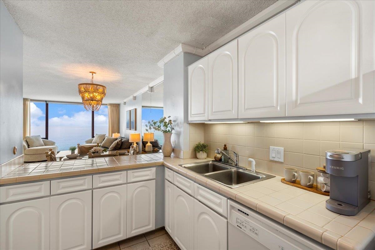 Mahana condo # 1207, Lahaina, Hawaii - photo 15 of 45