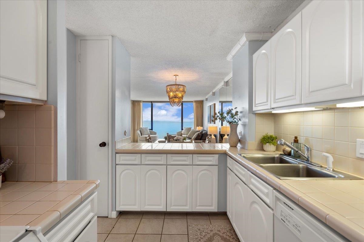 Mahana condo # 1207, Lahaina, Hawaii - photo 16 of 45