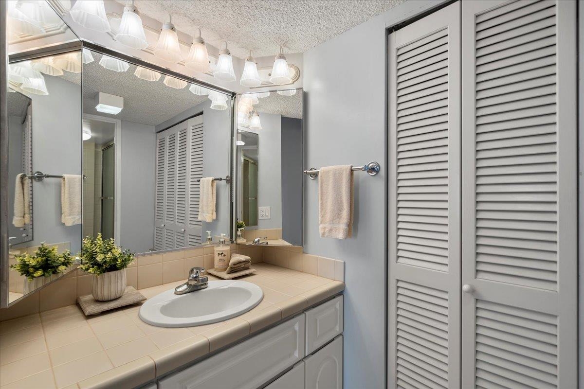 Mahana condo # 1207, Lahaina, Hawaii - photo 33 of 45