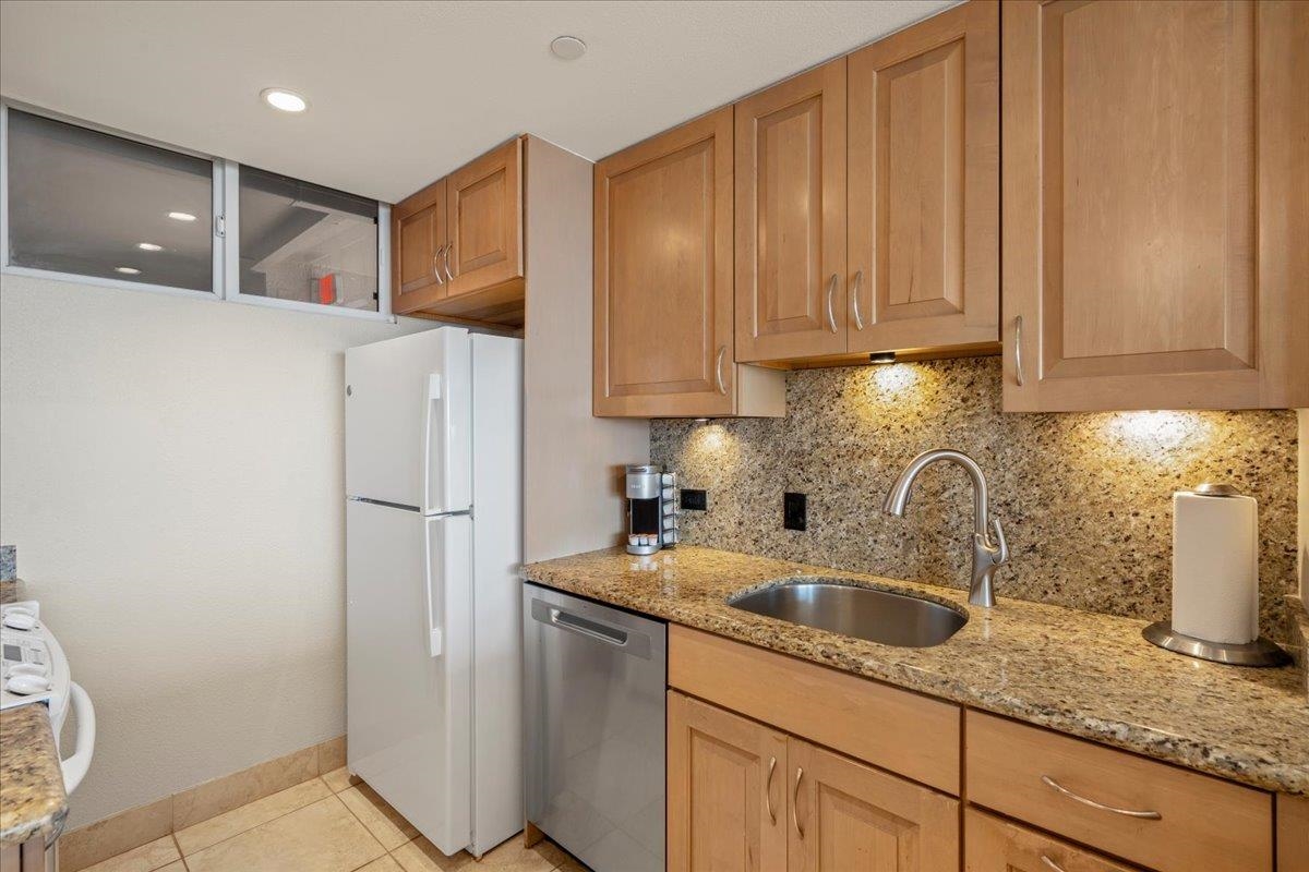 Mahana condo # 1208, Lahaina, Hawaii - photo 18 of 47