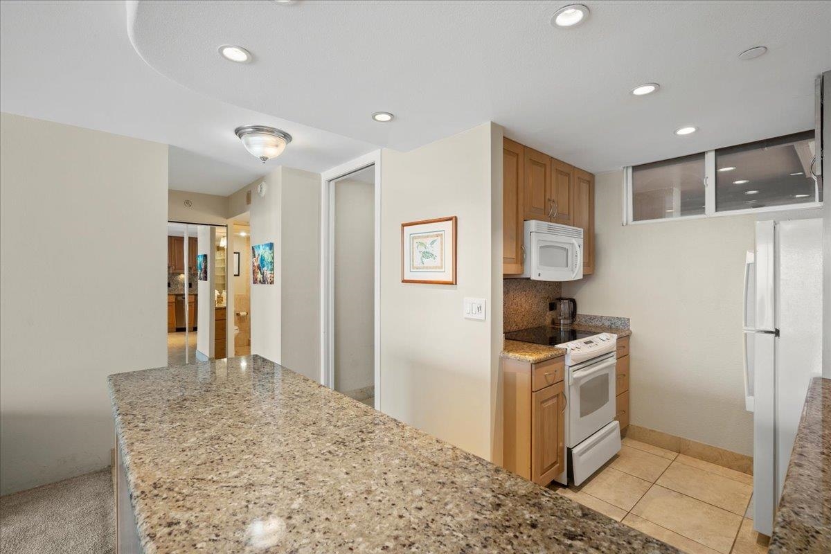 Mahana condo # 1208, Lahaina, Hawaii - photo 19 of 47