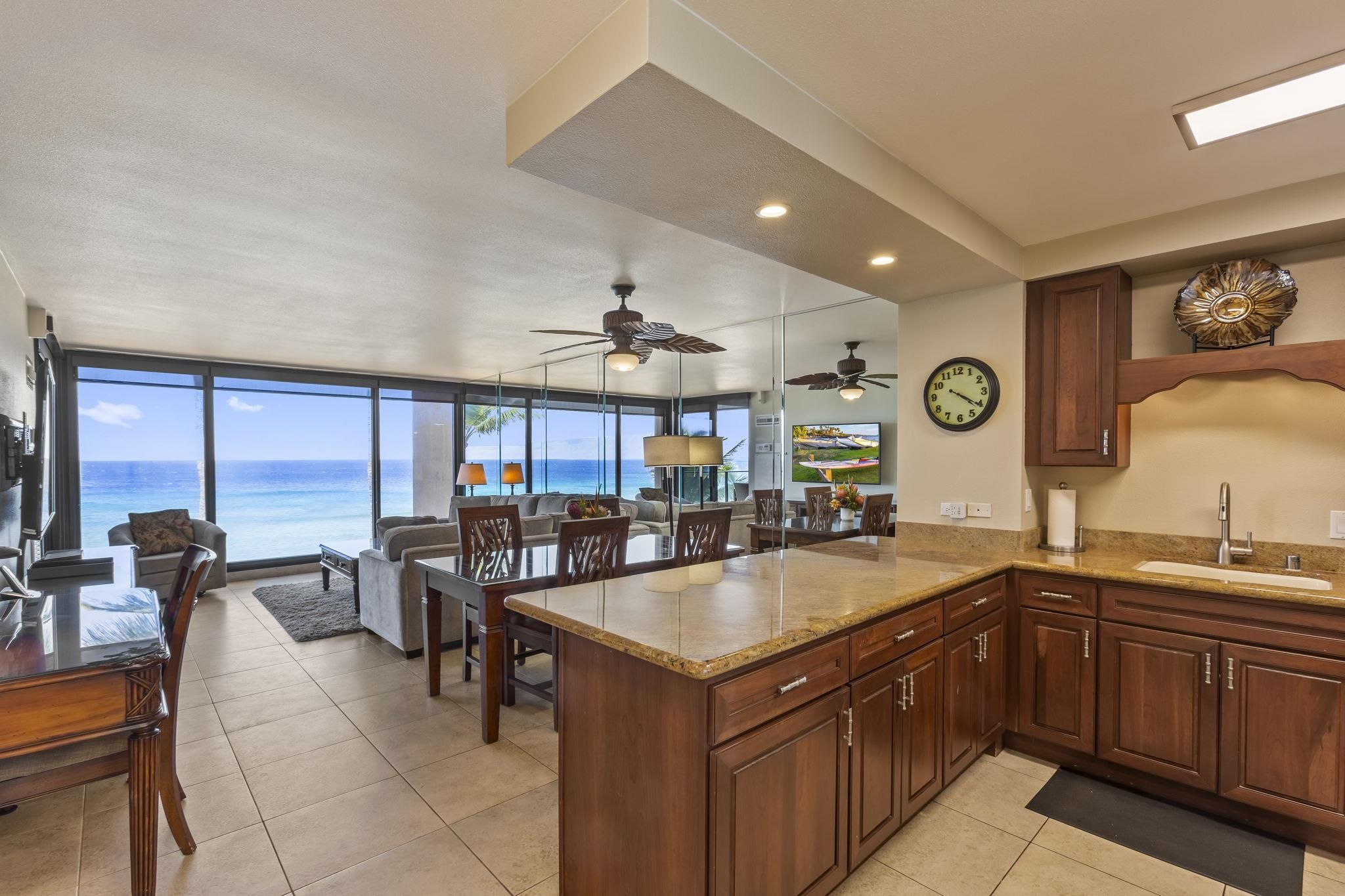 Mahana condo # 405, Lahaina, Hawaii - photo 14 of 37