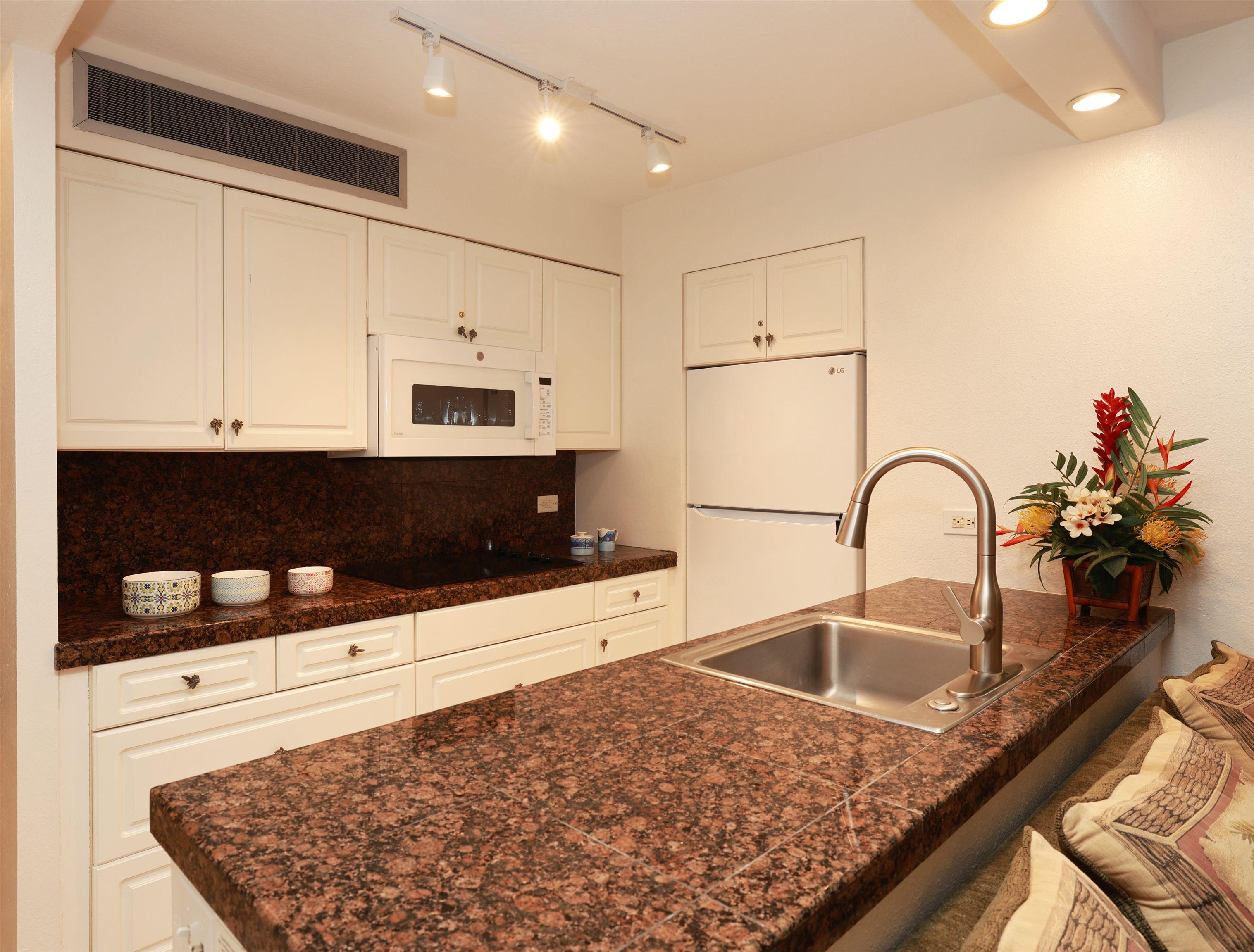 Mahana condo # 412, Lahaina, Hawaii - photo 7 of 34