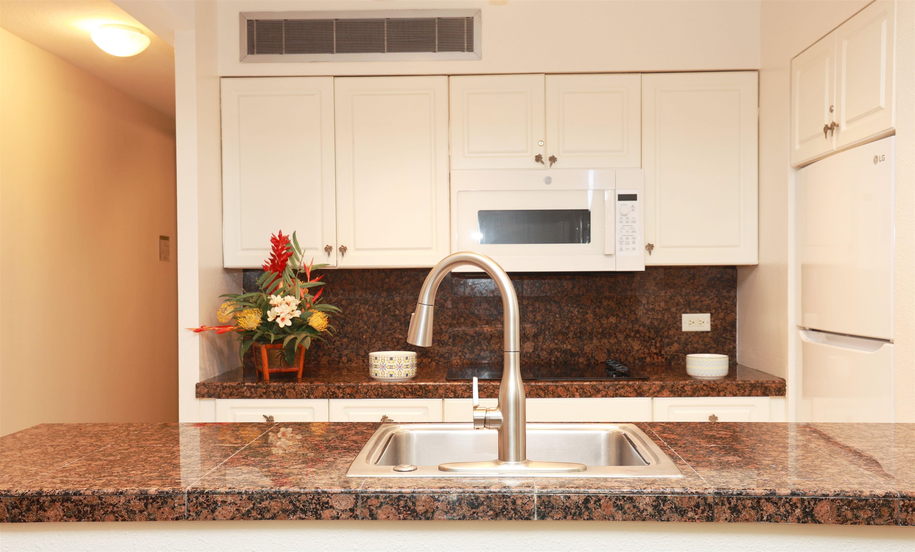 Mahana condo # 412, Lahaina, Hawaii - photo 10 of 34