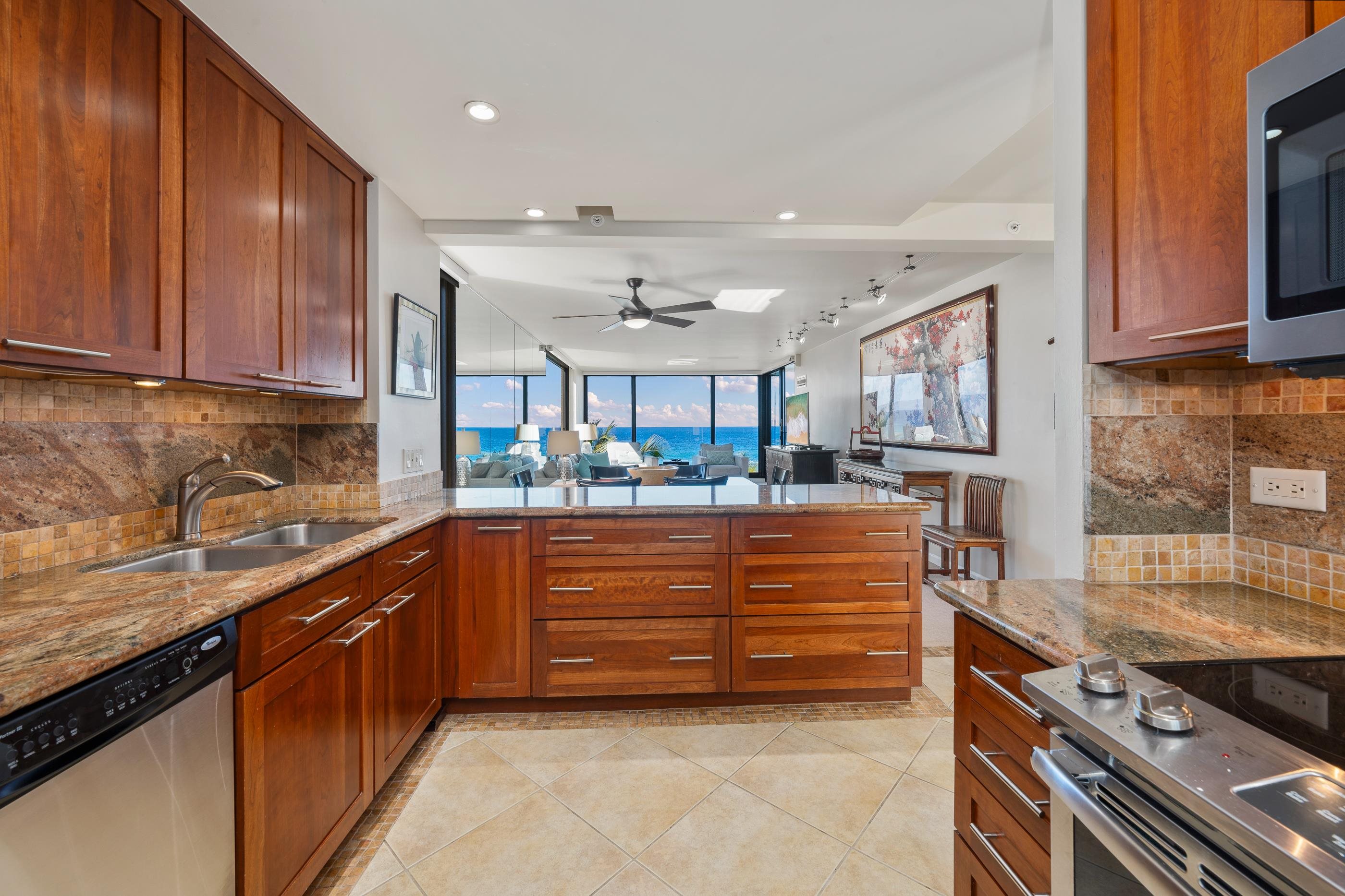 Mahana condo # 501, Lahaina, Hawaii - photo 15 of 48