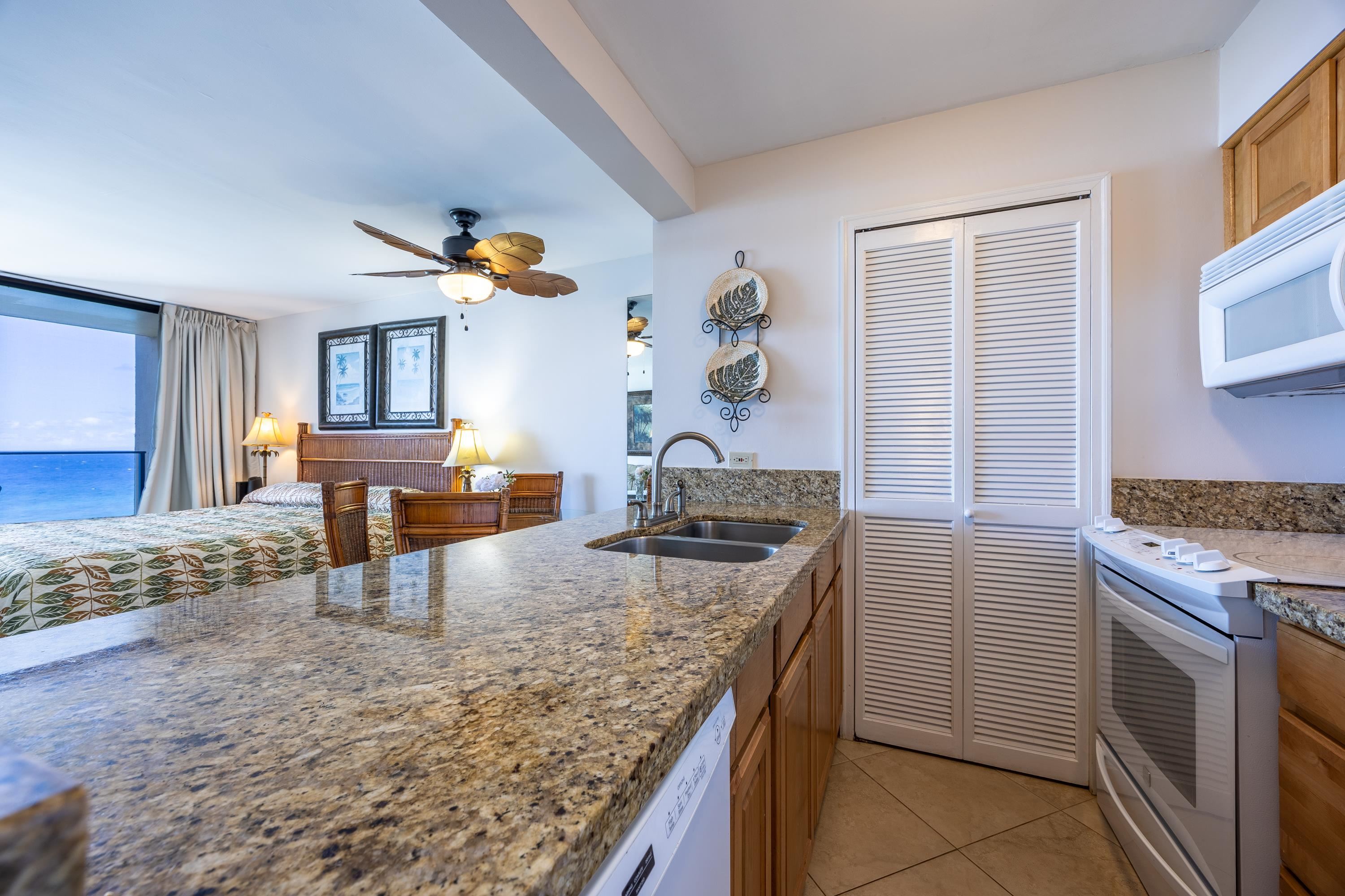 Mahana condo # 502, Lahaina, Hawaii - photo 5 of 27