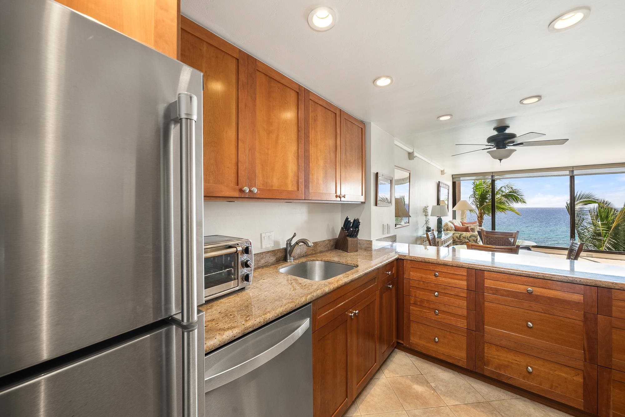 Mahana condo # 615, Lahaina, Hawaii - photo 4 of 15