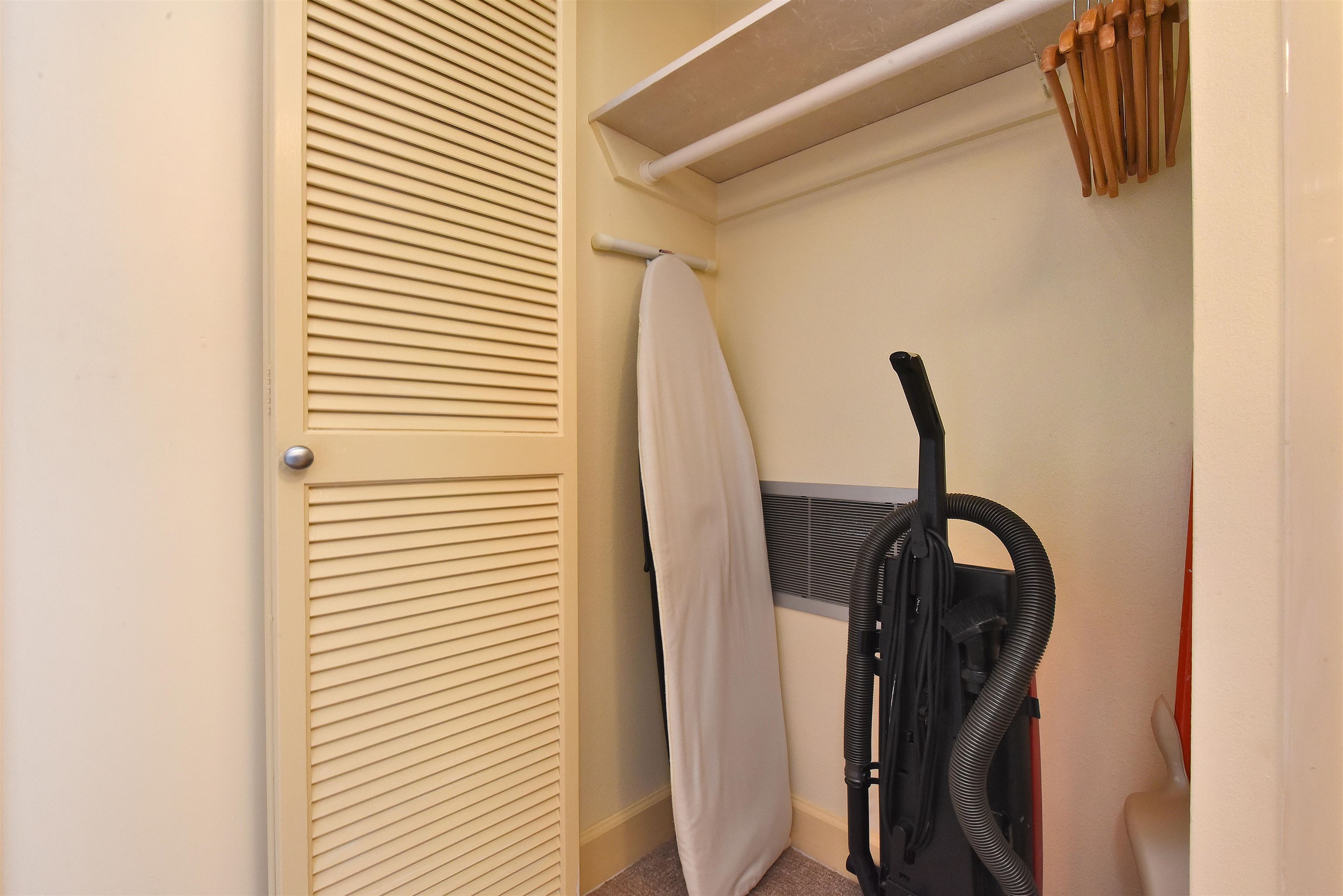 Mahana condo # 817, Lahaina, Hawaii - photo 22 of 36