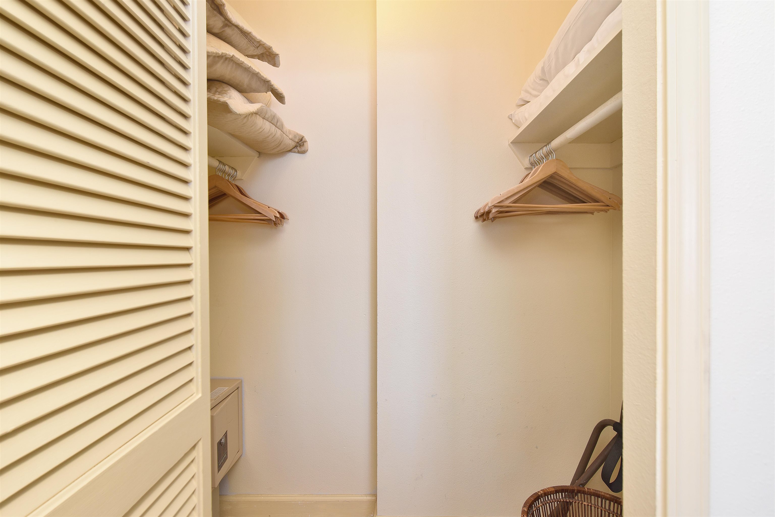 Mahana condo # 817, Lahaina, Hawaii - photo 24 of 36