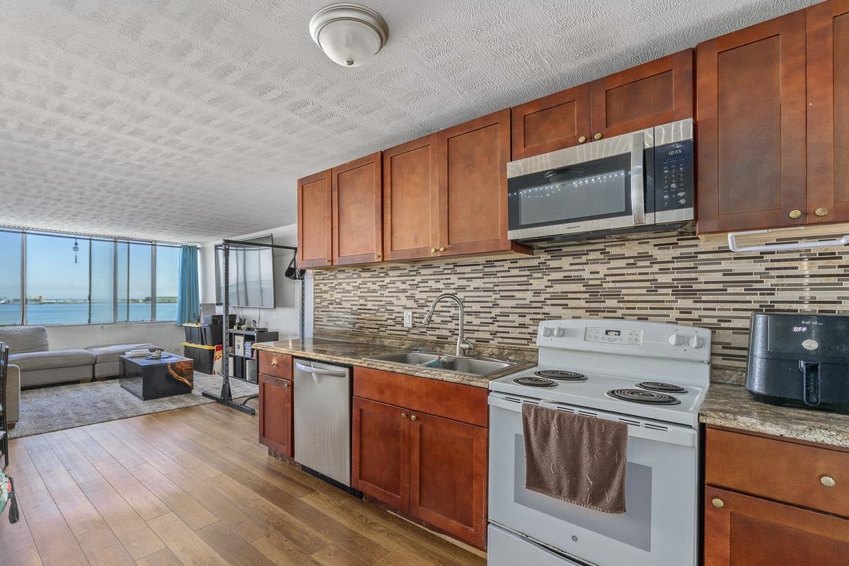 Harbor Lights condo # A326, Kahului, Hawaii - photo 12 of 43